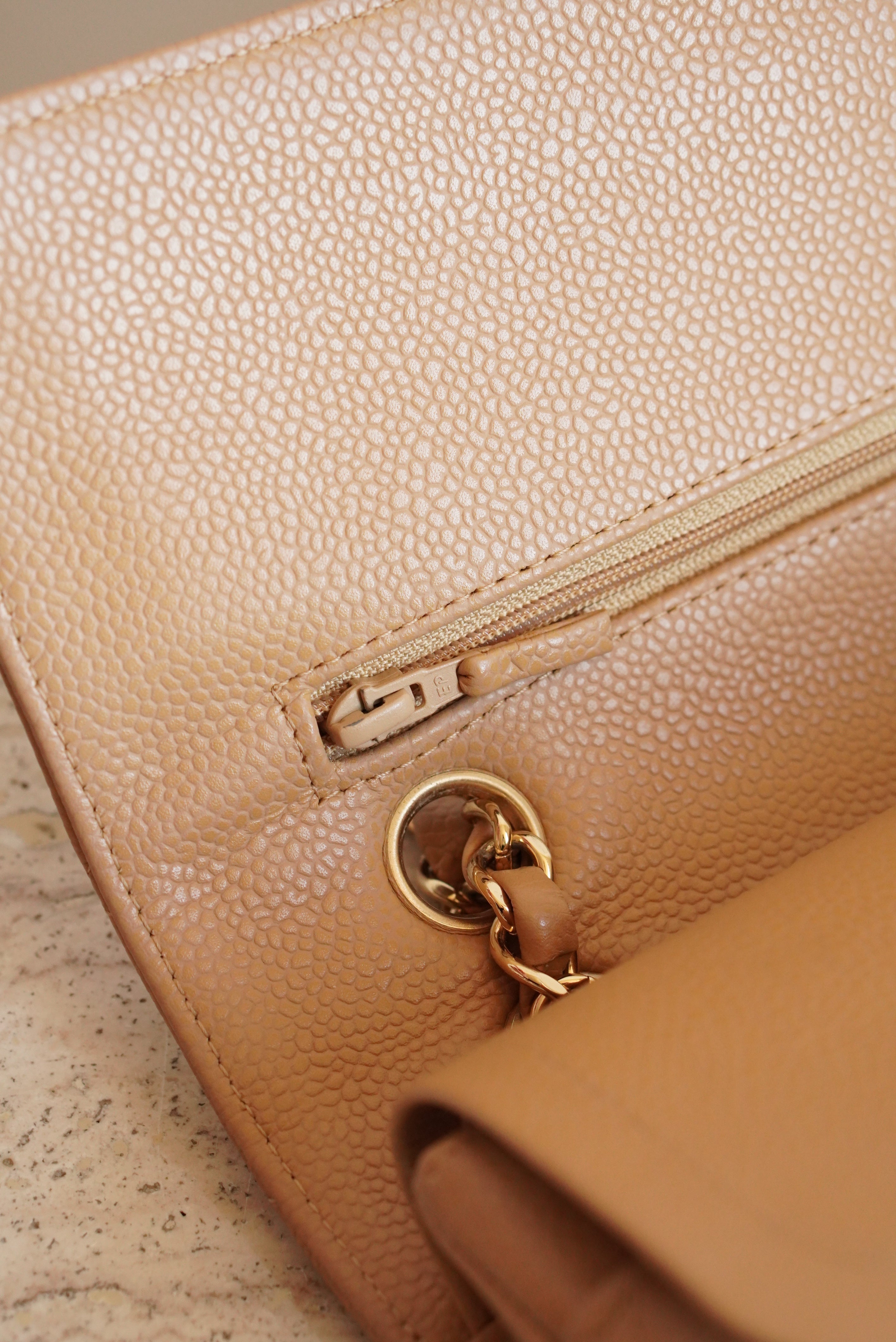 CHANEL CLASSIC MEDIUM DOUBLE FLAP | BEIGE