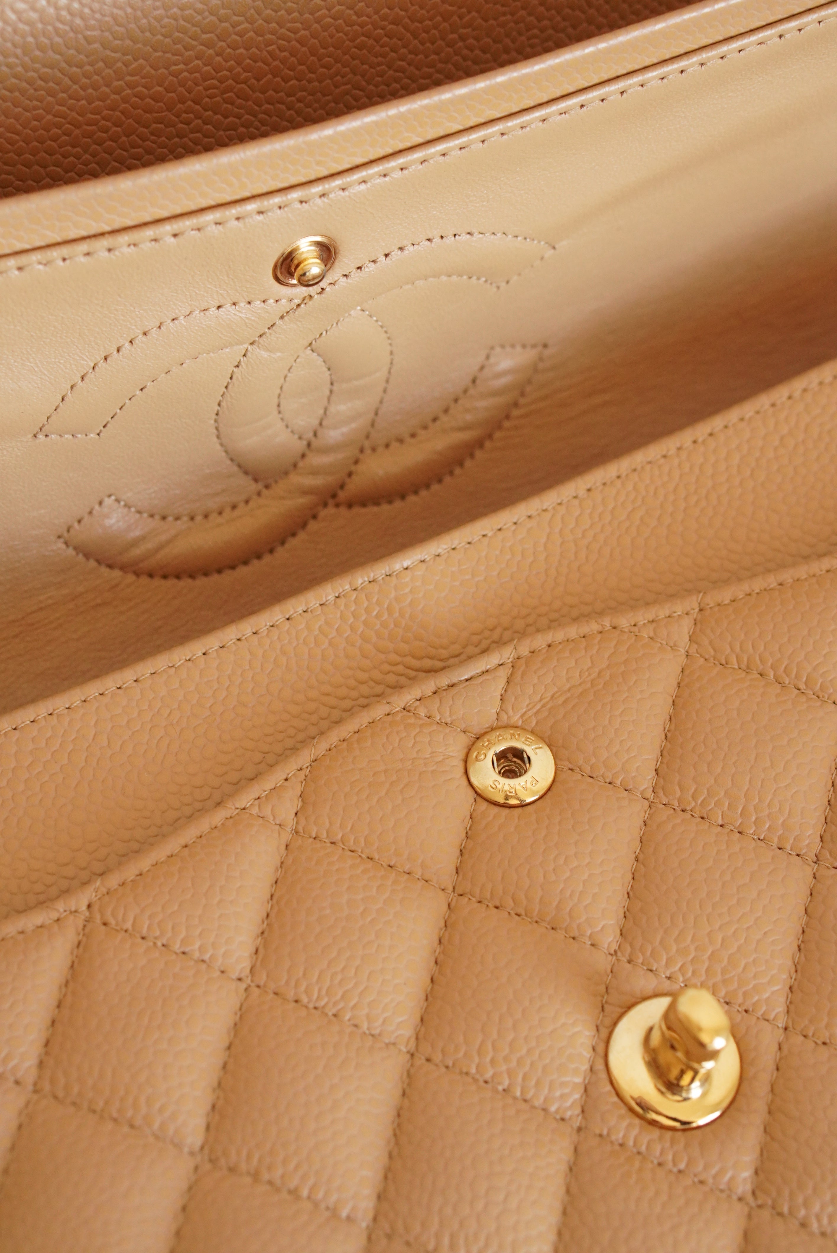 CHANEL CLASSIC MEDIUM DOUBLE FLAP | BEIGE