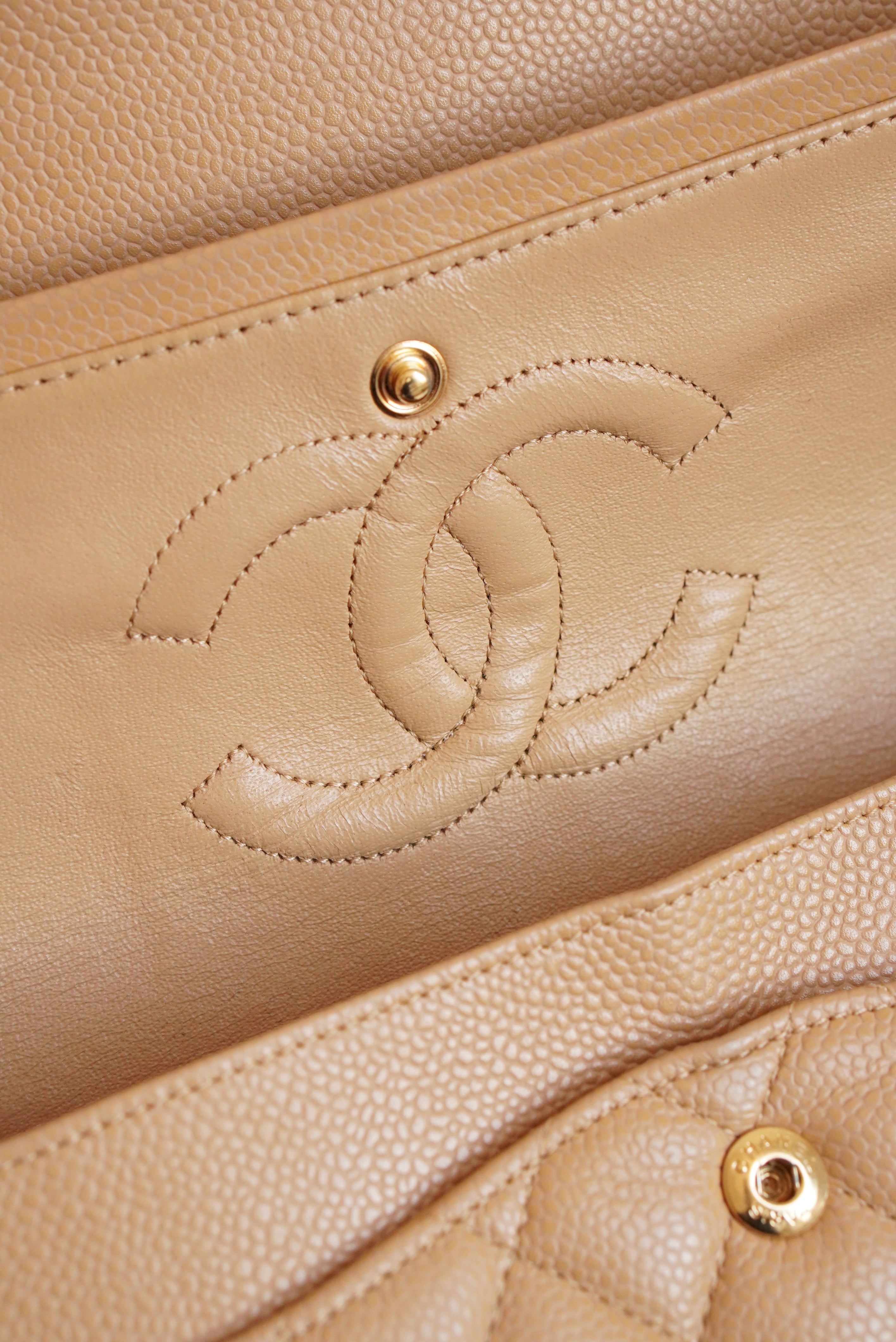 CHANEL CLASSIC MEDIUM DOUBLE FLAP | BEIGE