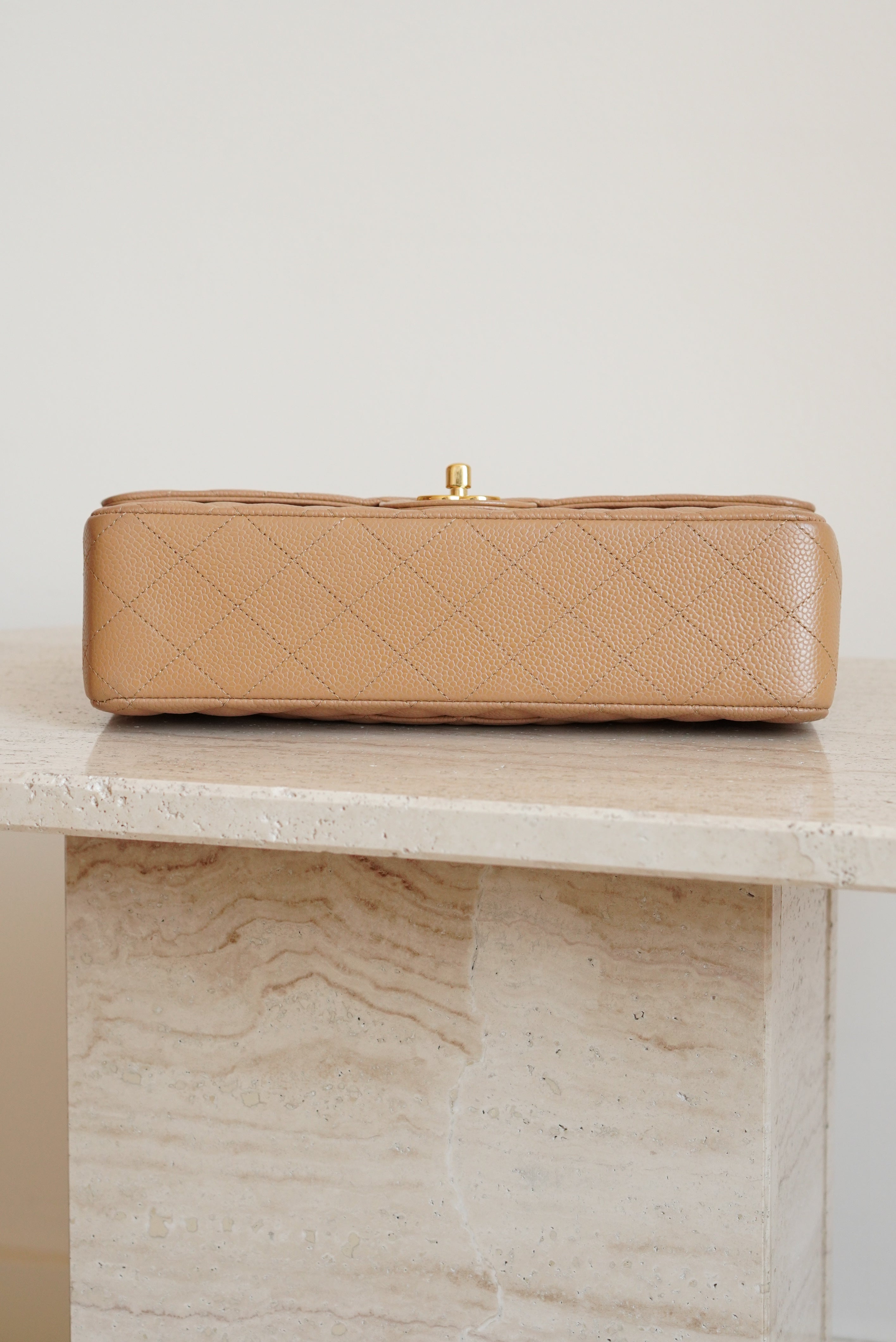 CHANEL CLASSIC MEDIUM DOUBLE FLAP | BEIGE