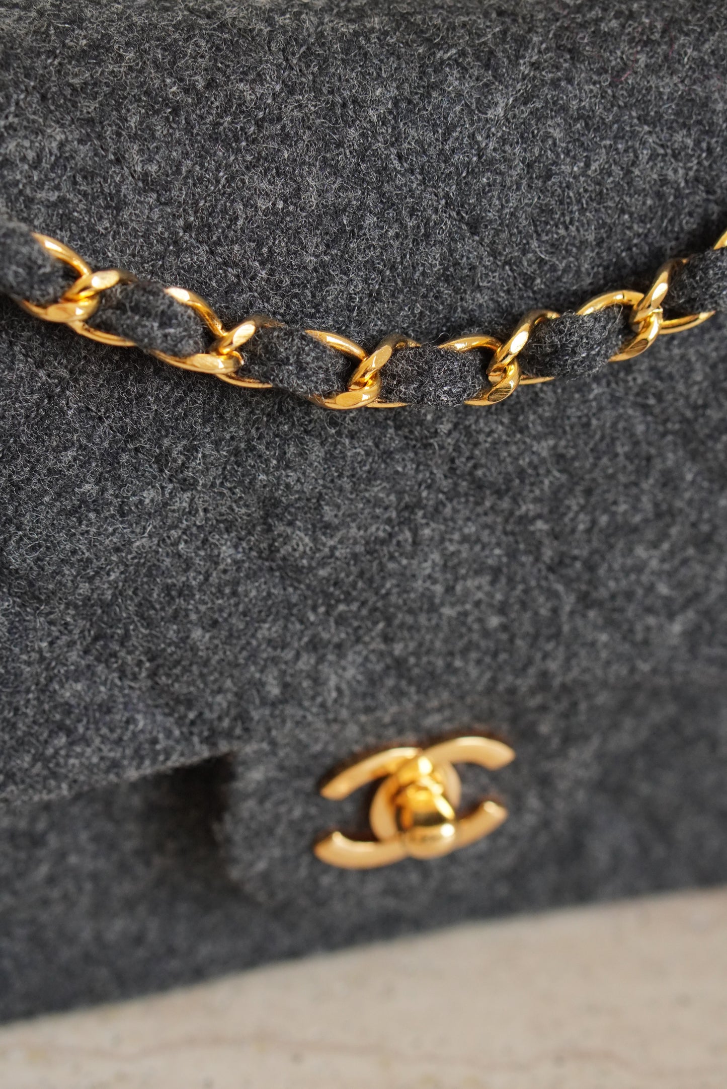 CHANEL CLASSIC MEDIUM DOUBLE FLAP | GREY