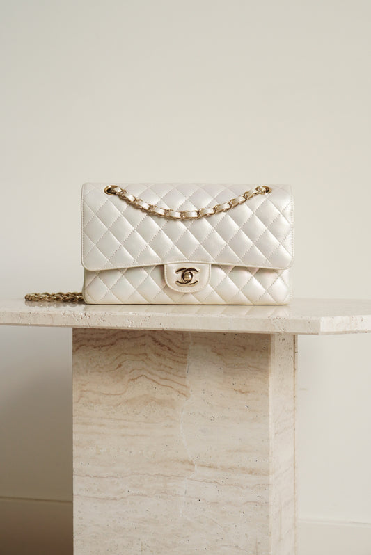 CHANEL CLASSIC MEDIUM DOUBLE FLAP | IRIDESCENT IVORY