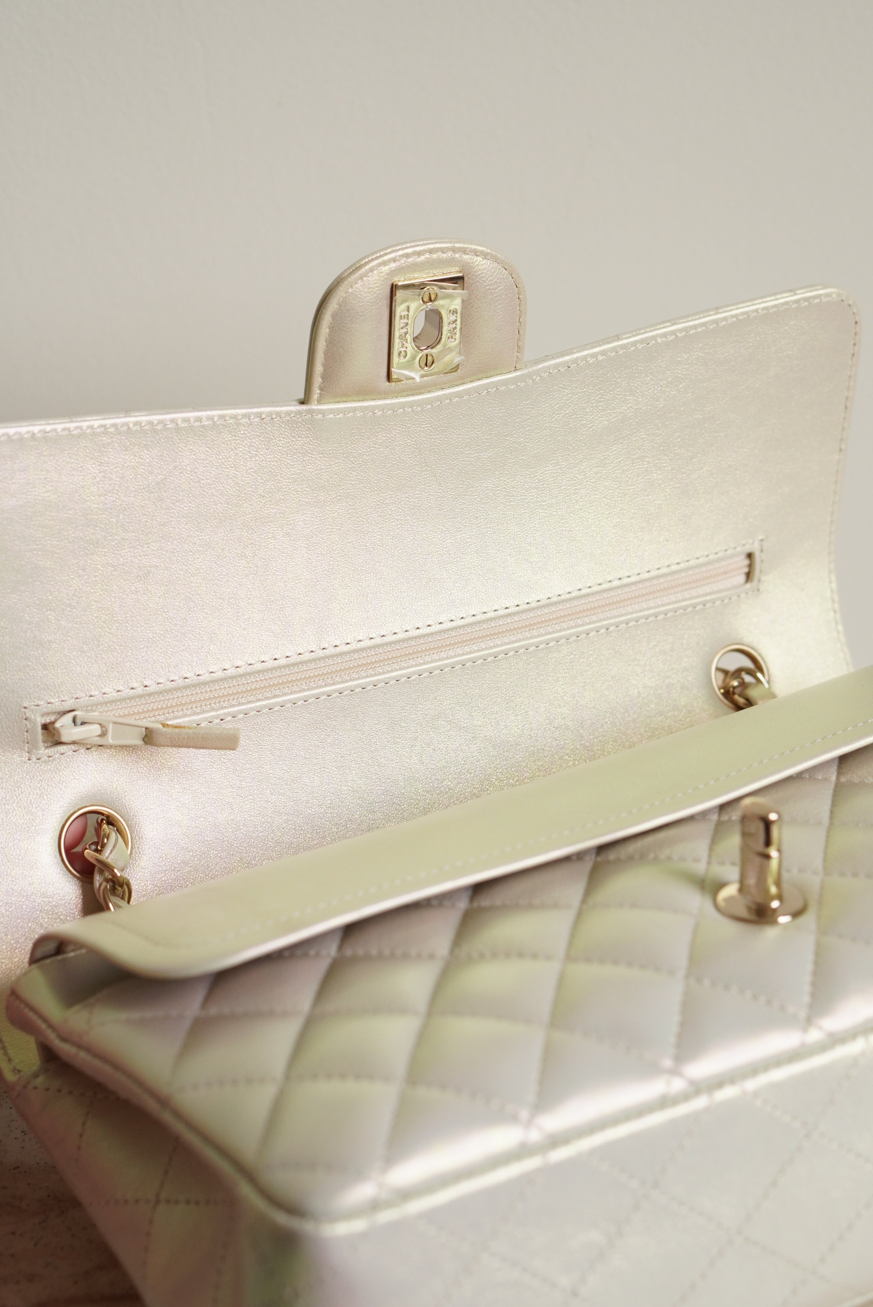 CHANEL CLASSIC MEDIUM DOUBLE FLAP | IRIDESCENT IVORY