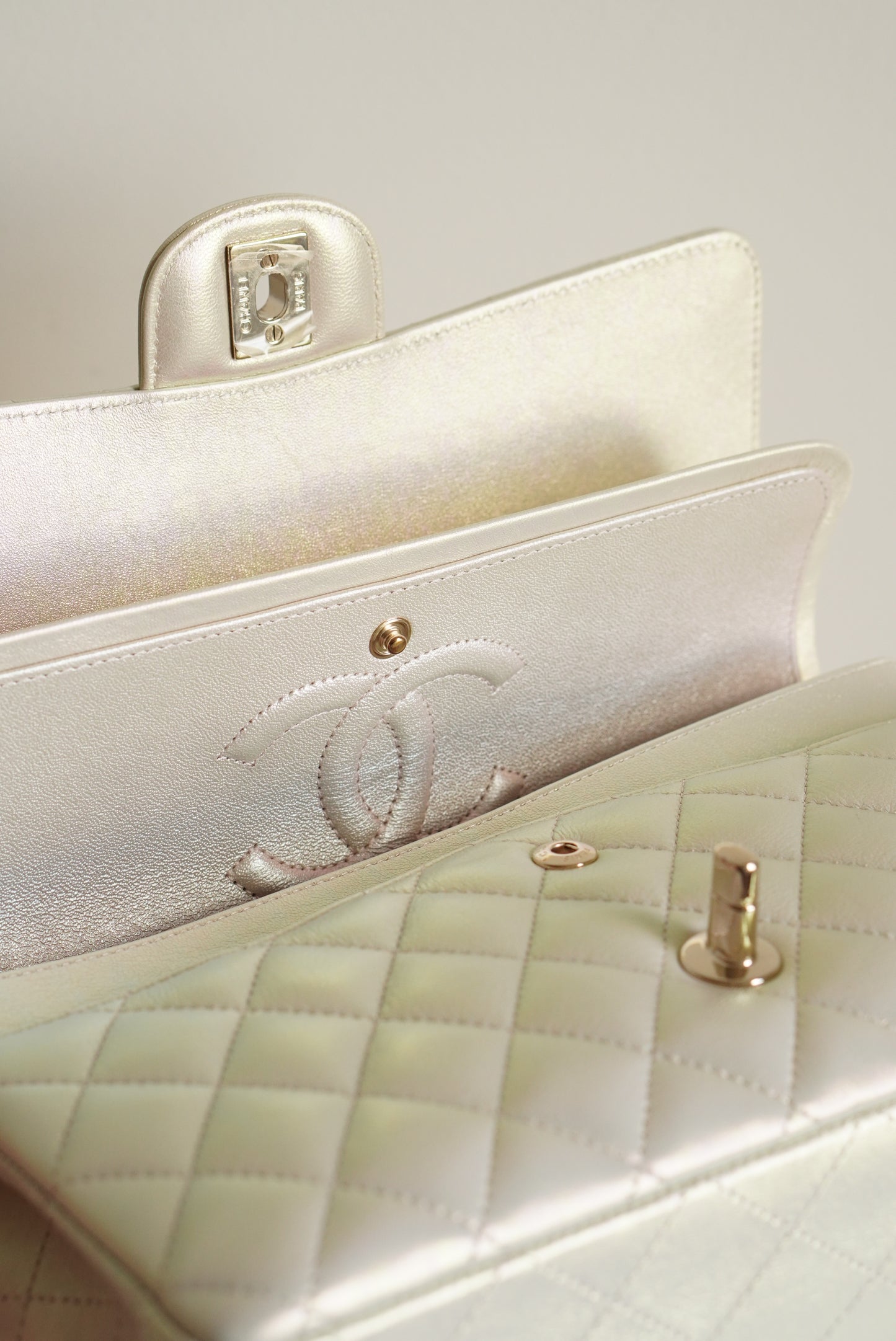 CHANEL CLASSIC MEDIUM DOUBLE FLAP | IRIDESCENT IVORY