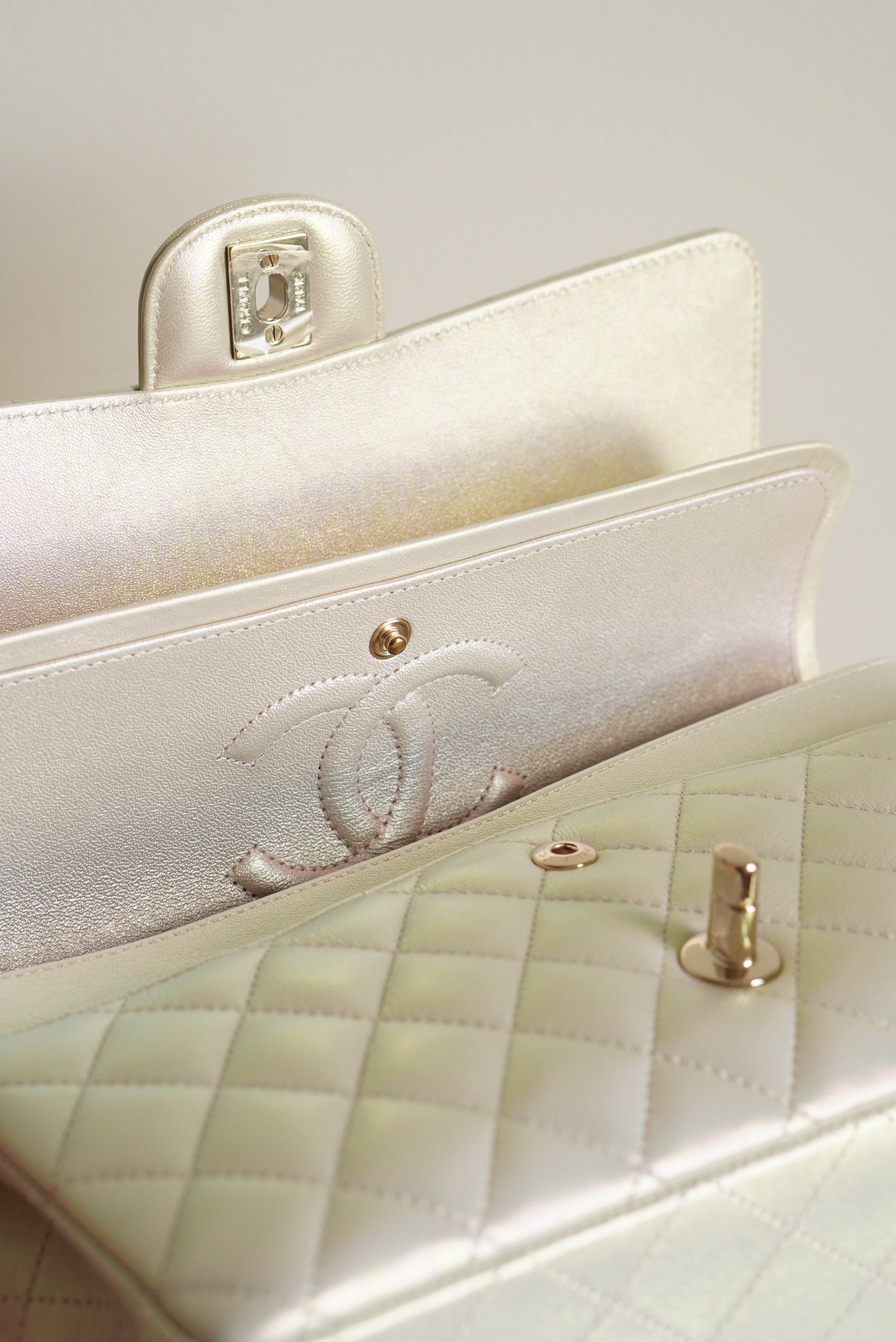 CHANEL CLASSIC MEDIUM DOUBLE FLAP | IRIDESCENT IVORY