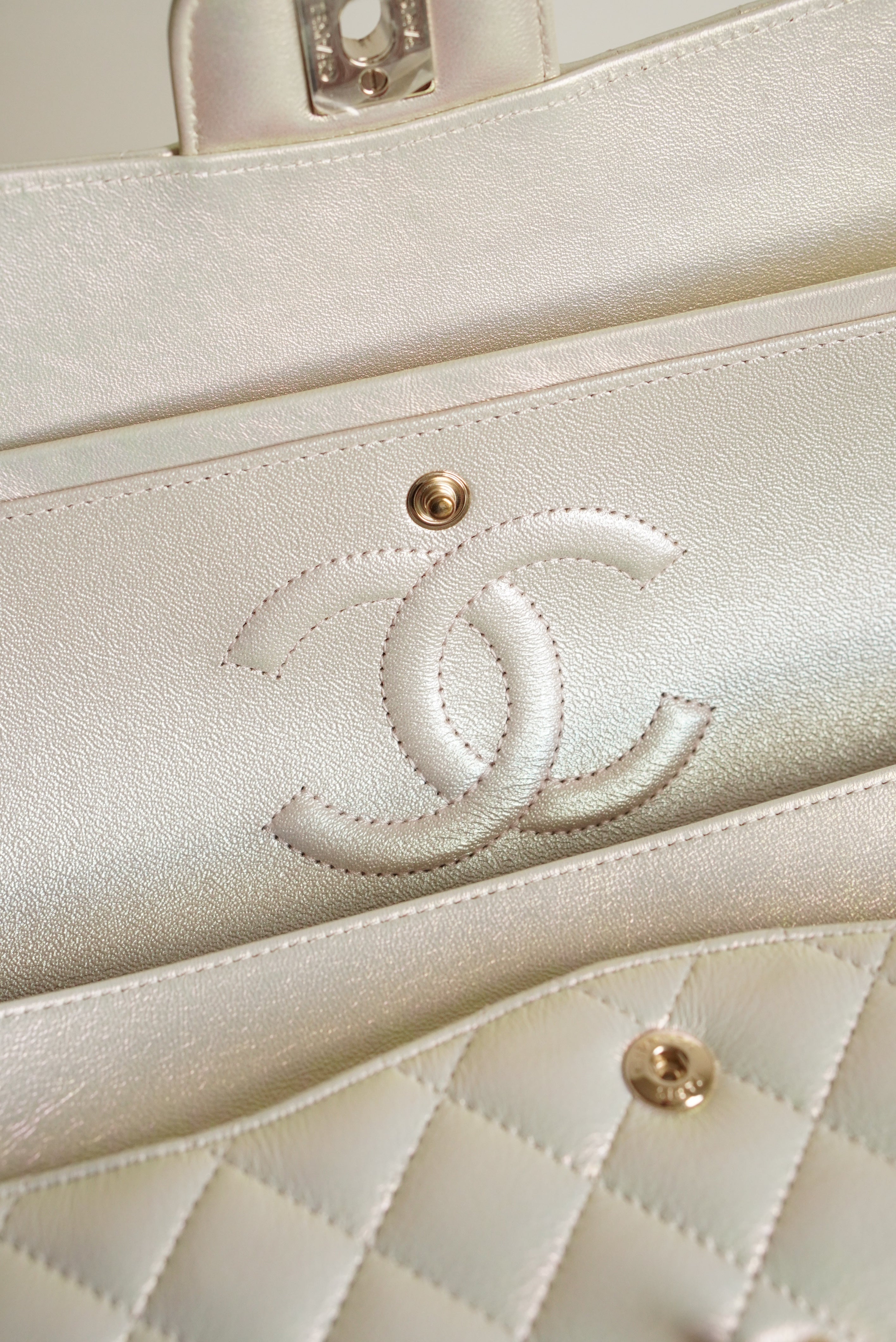 CHANEL CLASSIC MEDIUM DOUBLE FLAP | IRIDESCENT IVORY