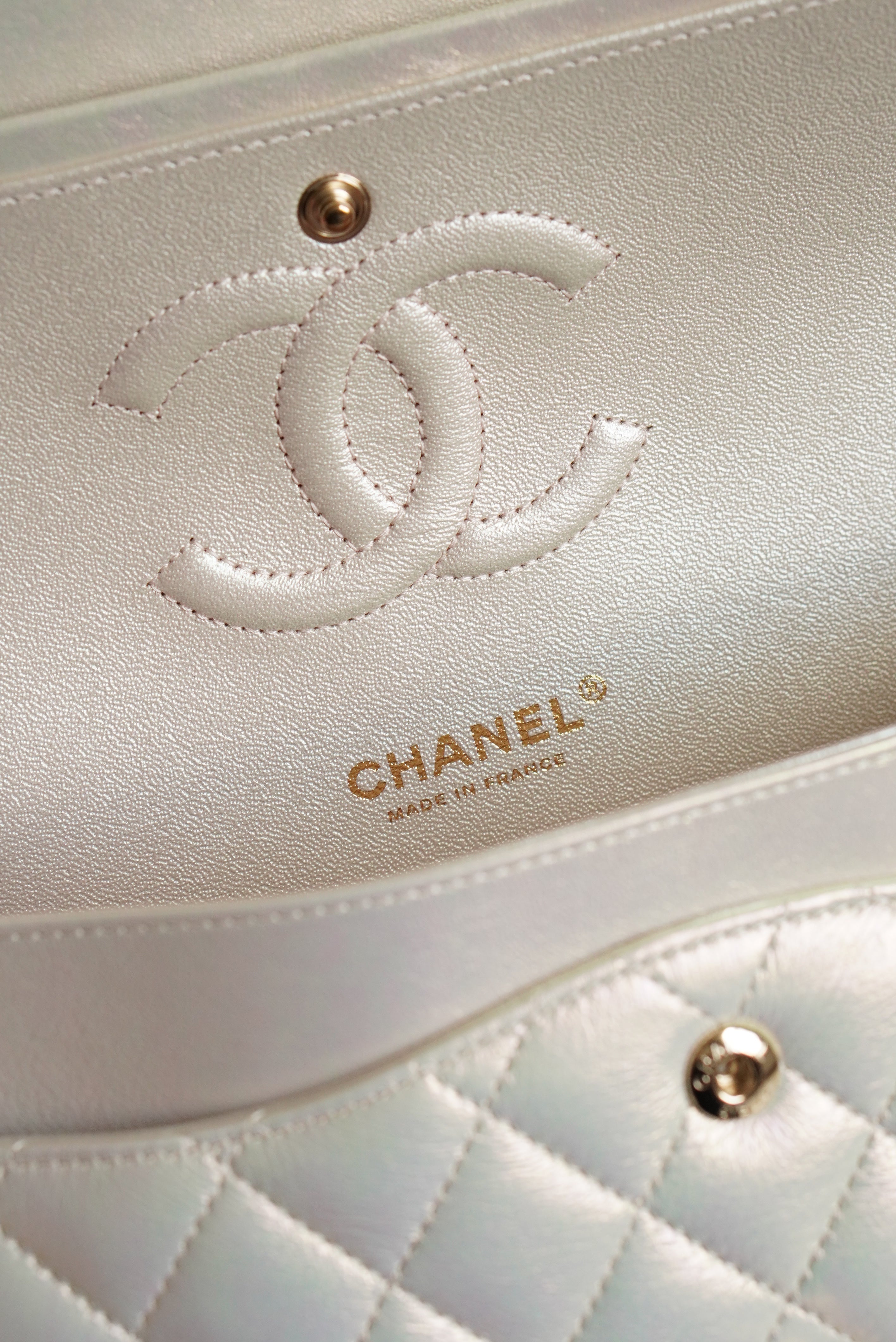 CHANEL CLASSIC MEDIUM DOUBLE FLAP | IRIDESCENT IVORY