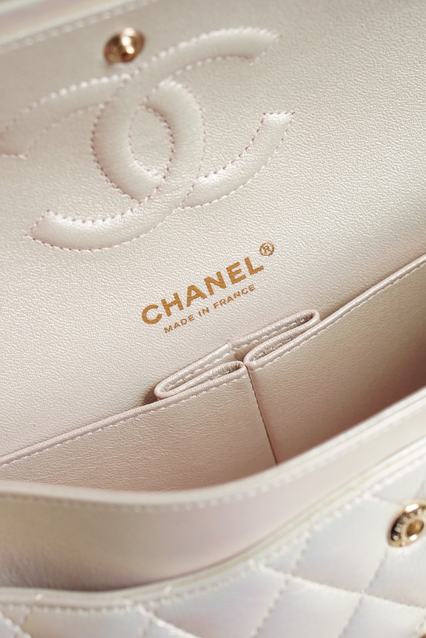 CHANEL CLASSIC MEDIUM DOUBLE FLAP | IRIDESCENT IVORY