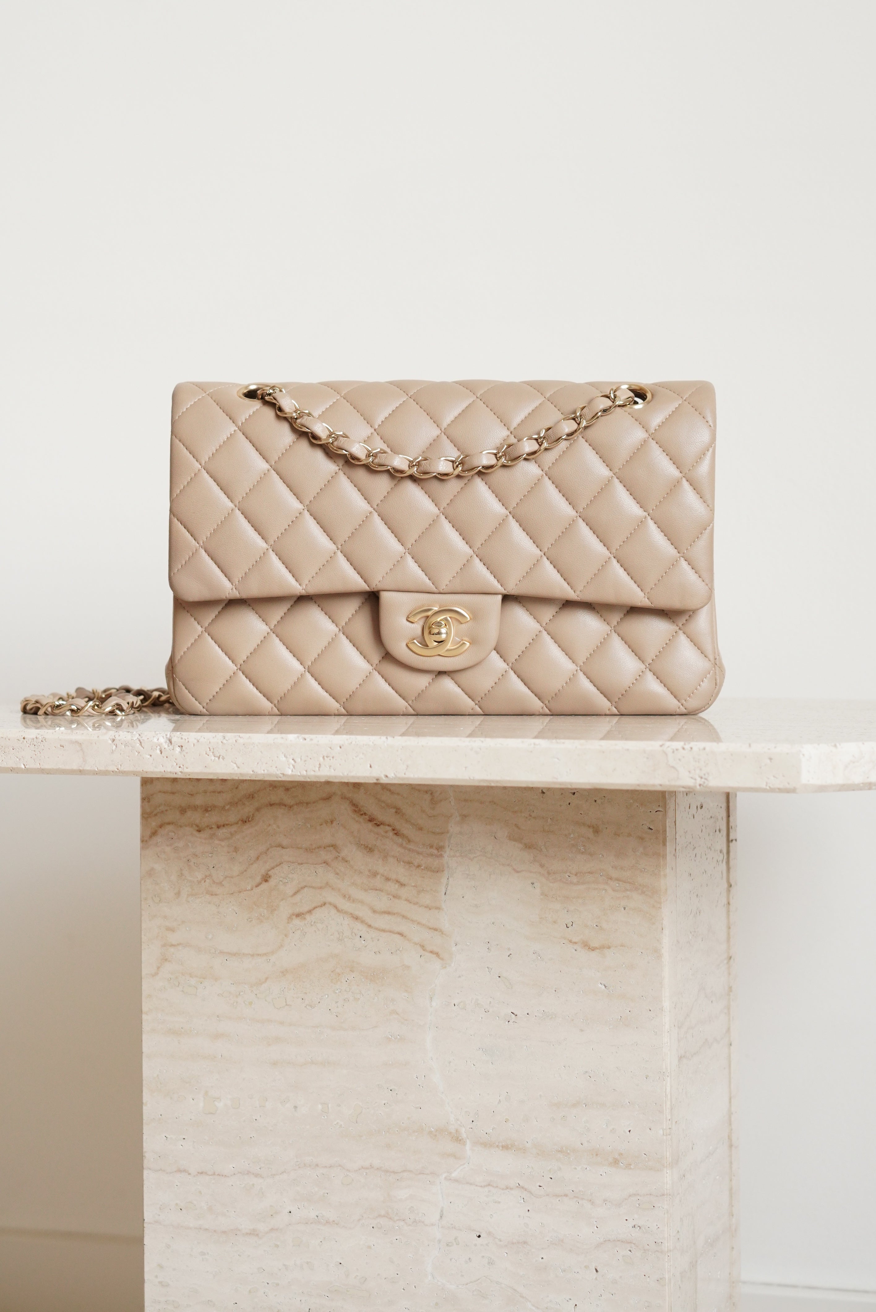CHANEL CLASSIC MEDIUM DOUBLE FLAP | TAUPE