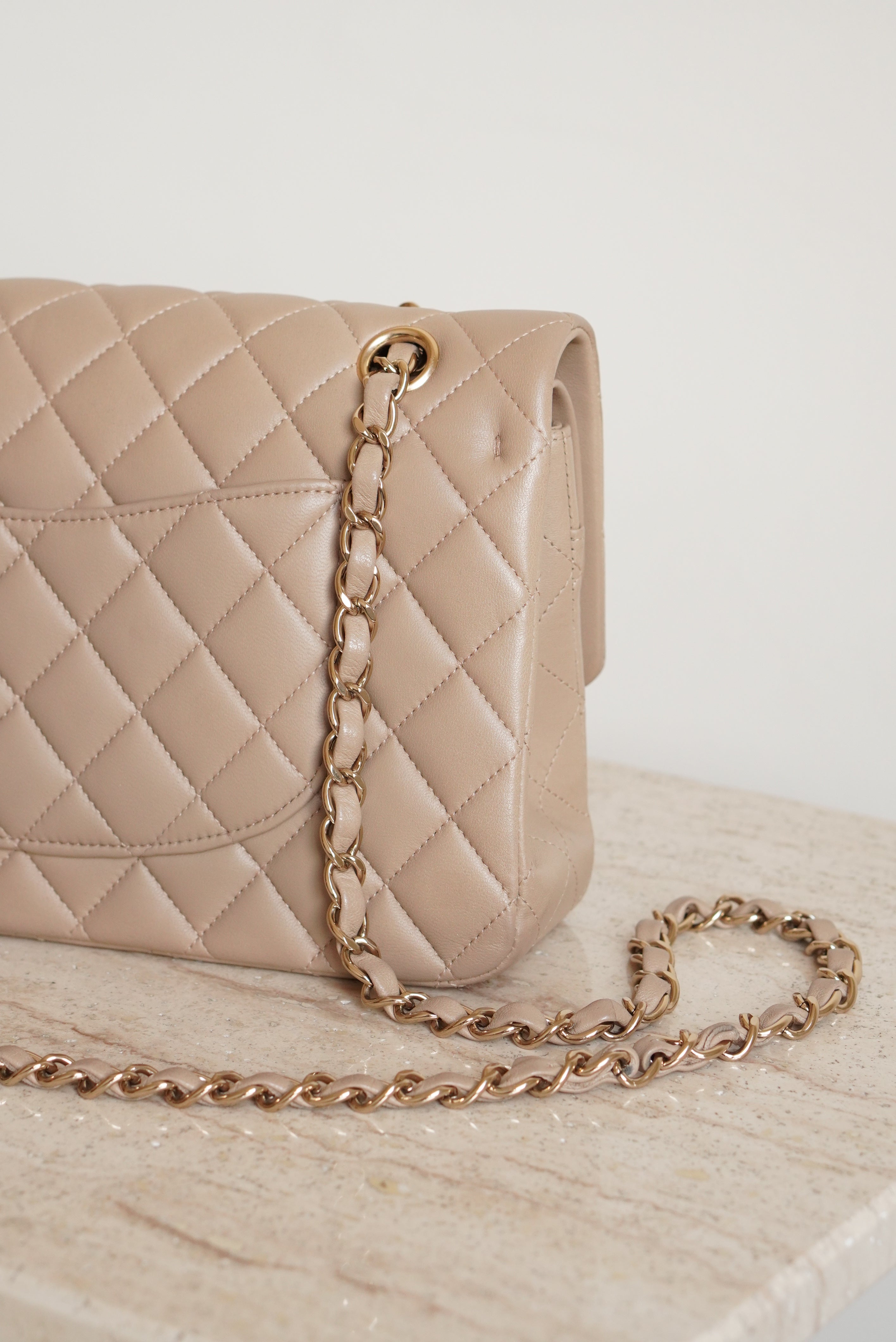 CHANEL CLASSIC MEDIUM DOUBLE FLAP | TAUPE