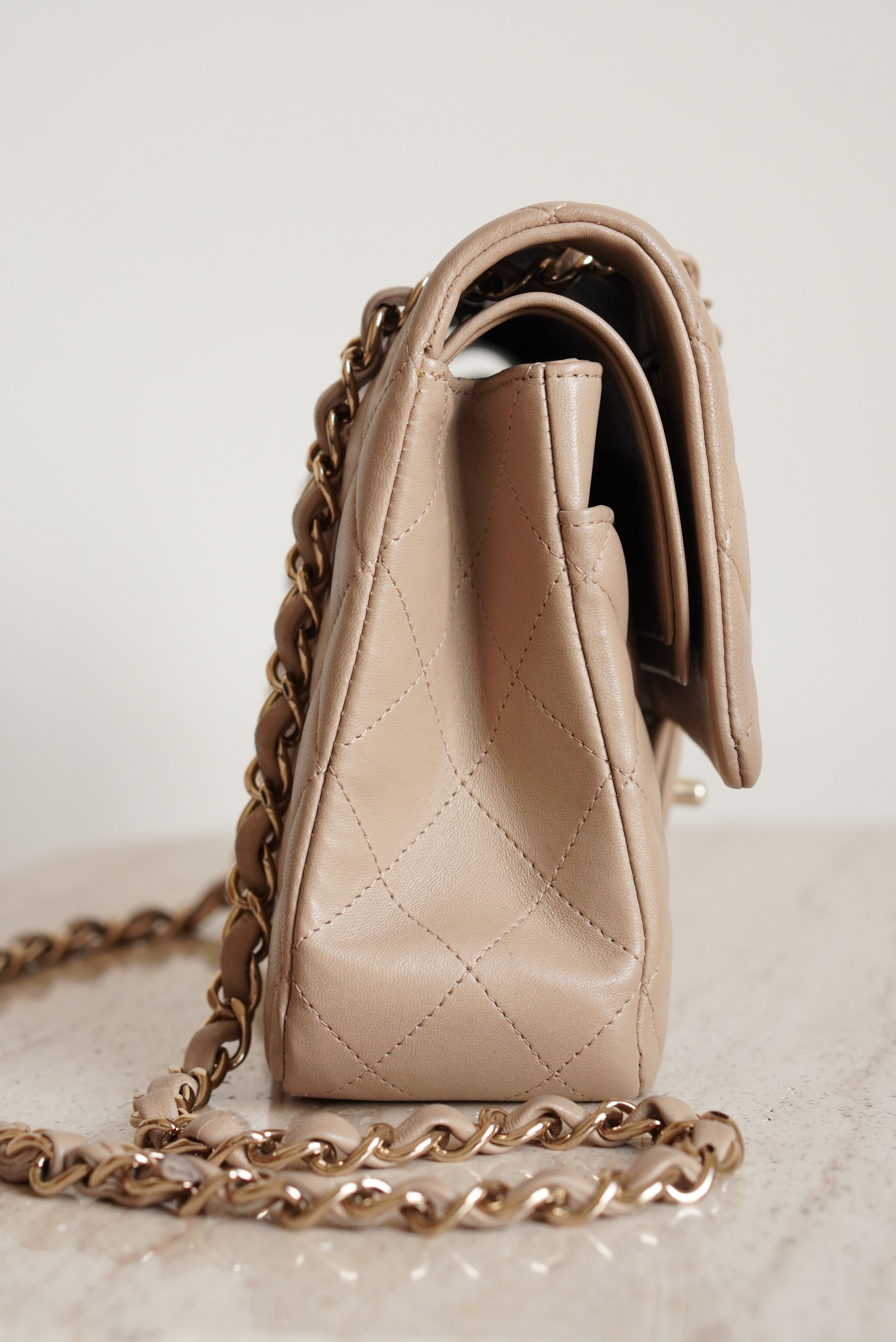 CHANEL CLASSIC MEDIUM DOUBLE FLAP | TAUPE