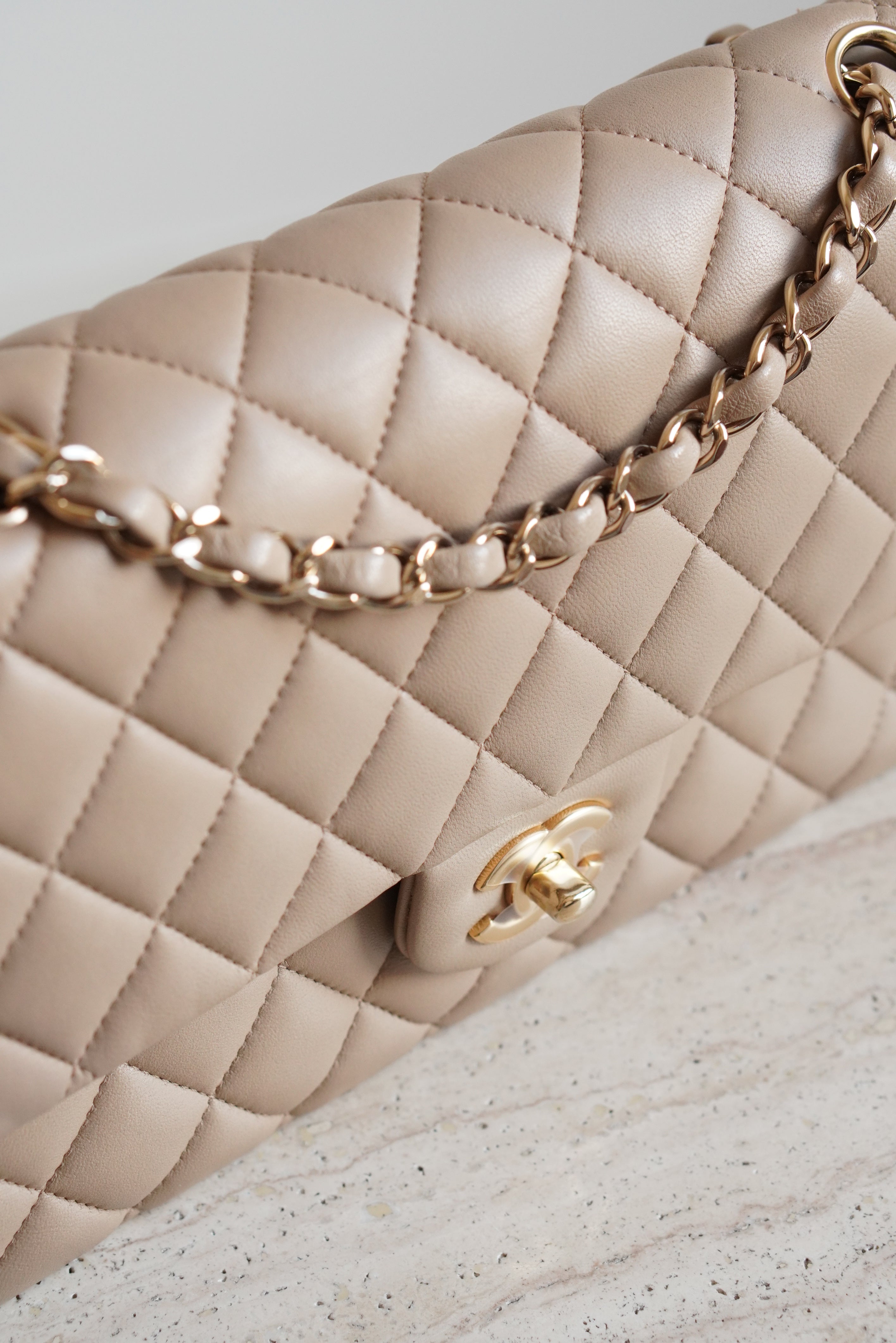CHANEL CLASSIC MEDIUM DOUBLE FLAP | TAUPE