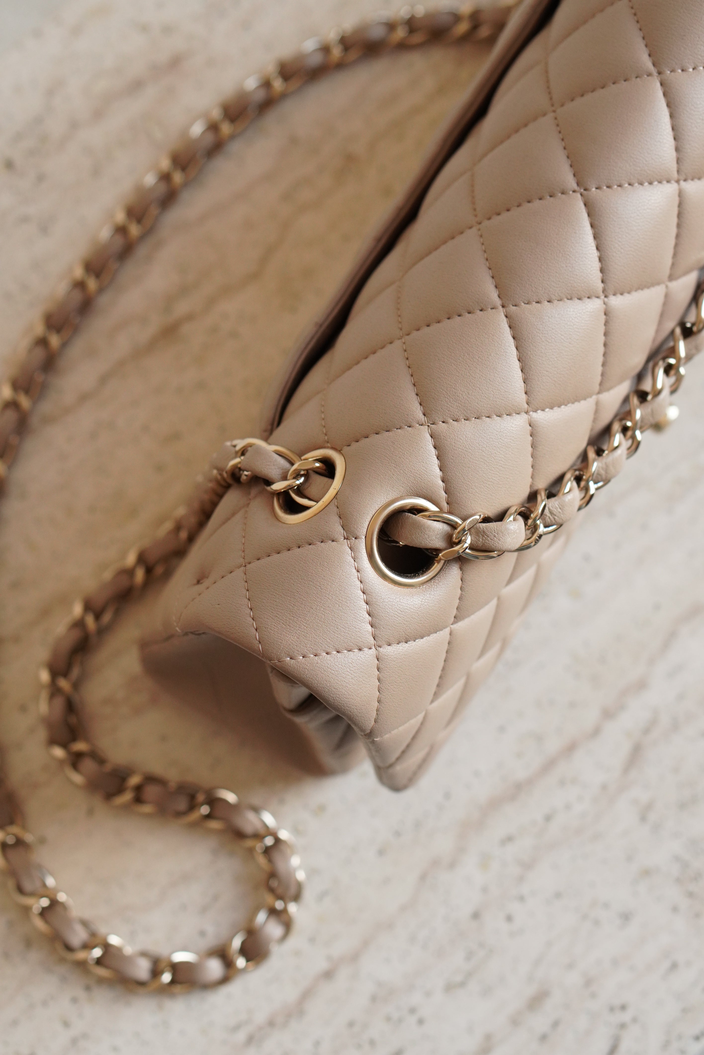 CHANEL CLASSIC MEDIUM DOUBLE FLAP | TAUPE