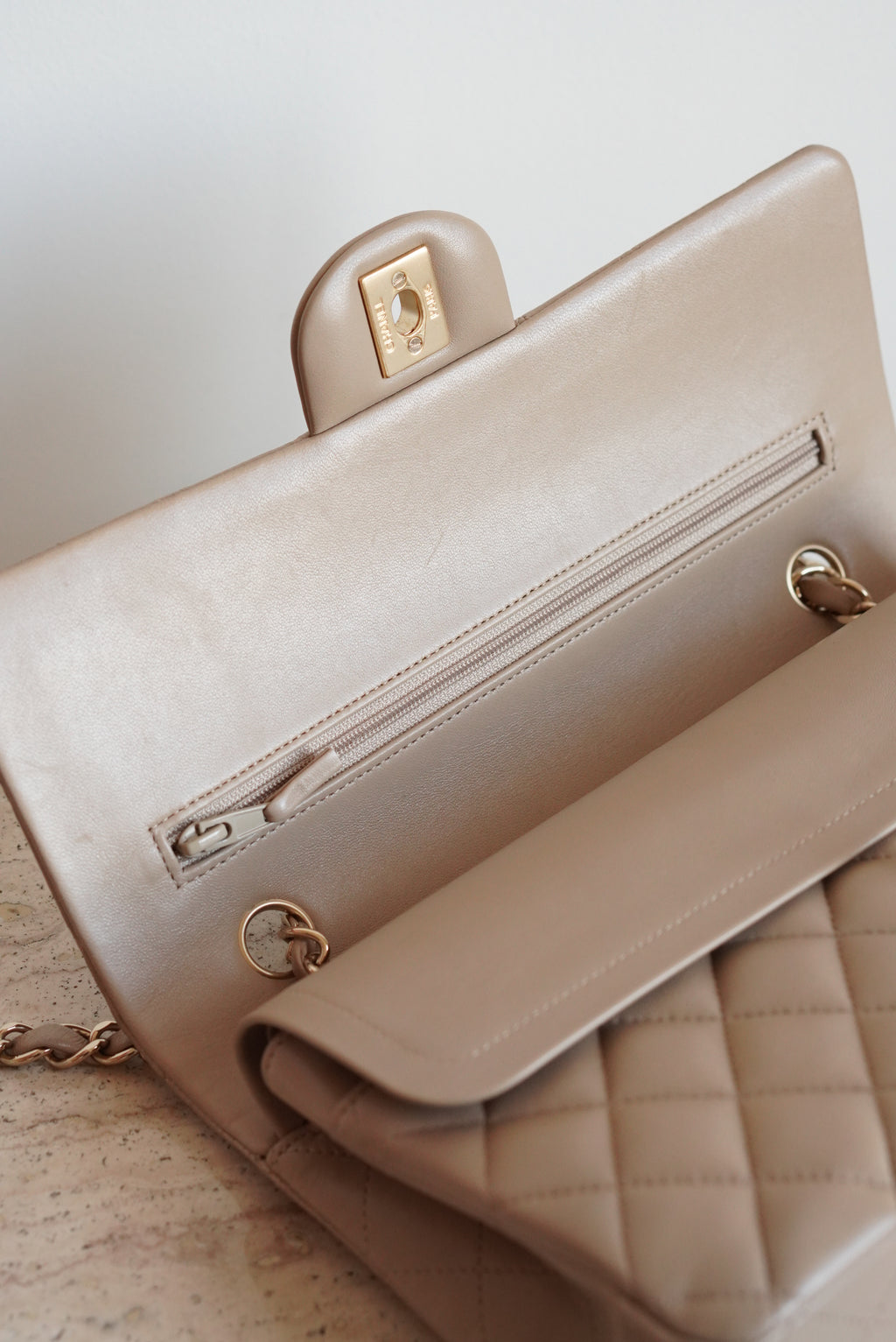CHANEL CLASSIC MEDIUM DOUBLE FLAP | TAUPE