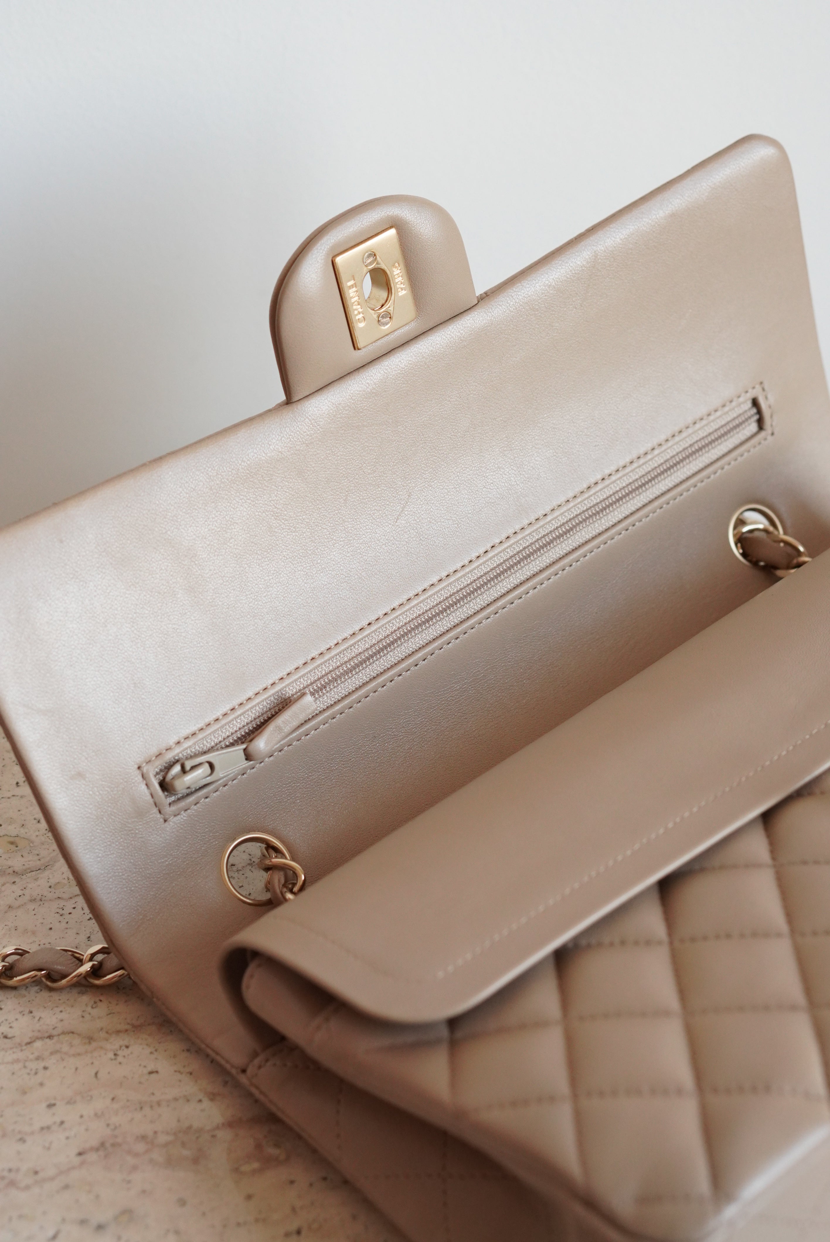 CHANEL CLASSIC MEDIUM DOUBLE FLAP | TAUPE