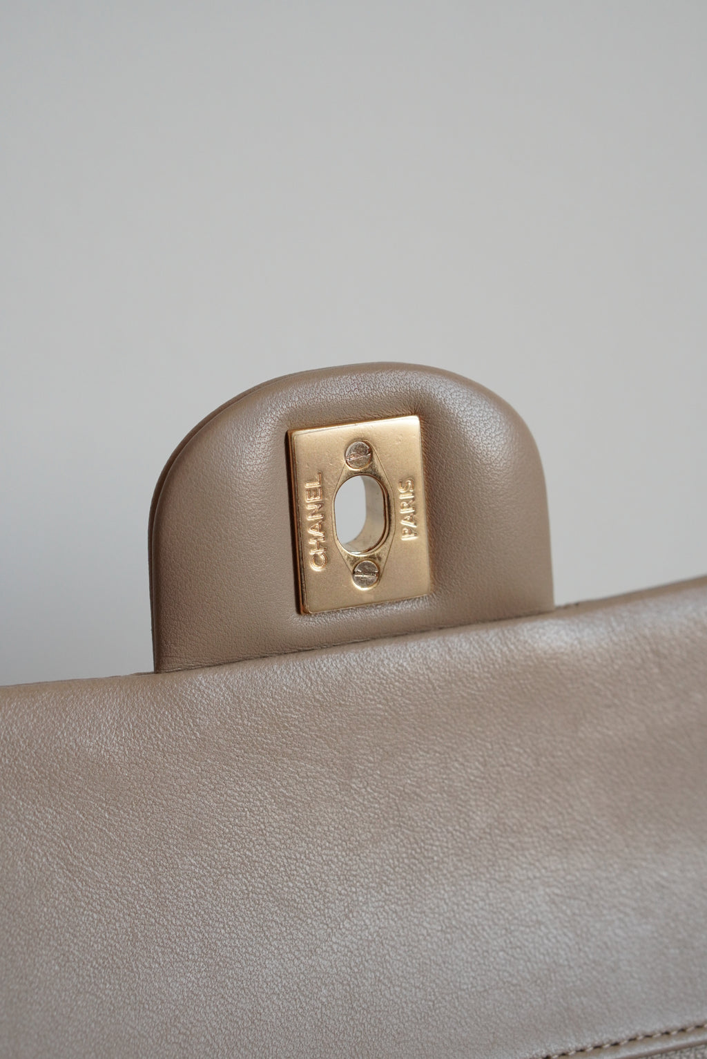 CHANEL CLASSIC MEDIUM DOUBLE FLAP | TAUPE