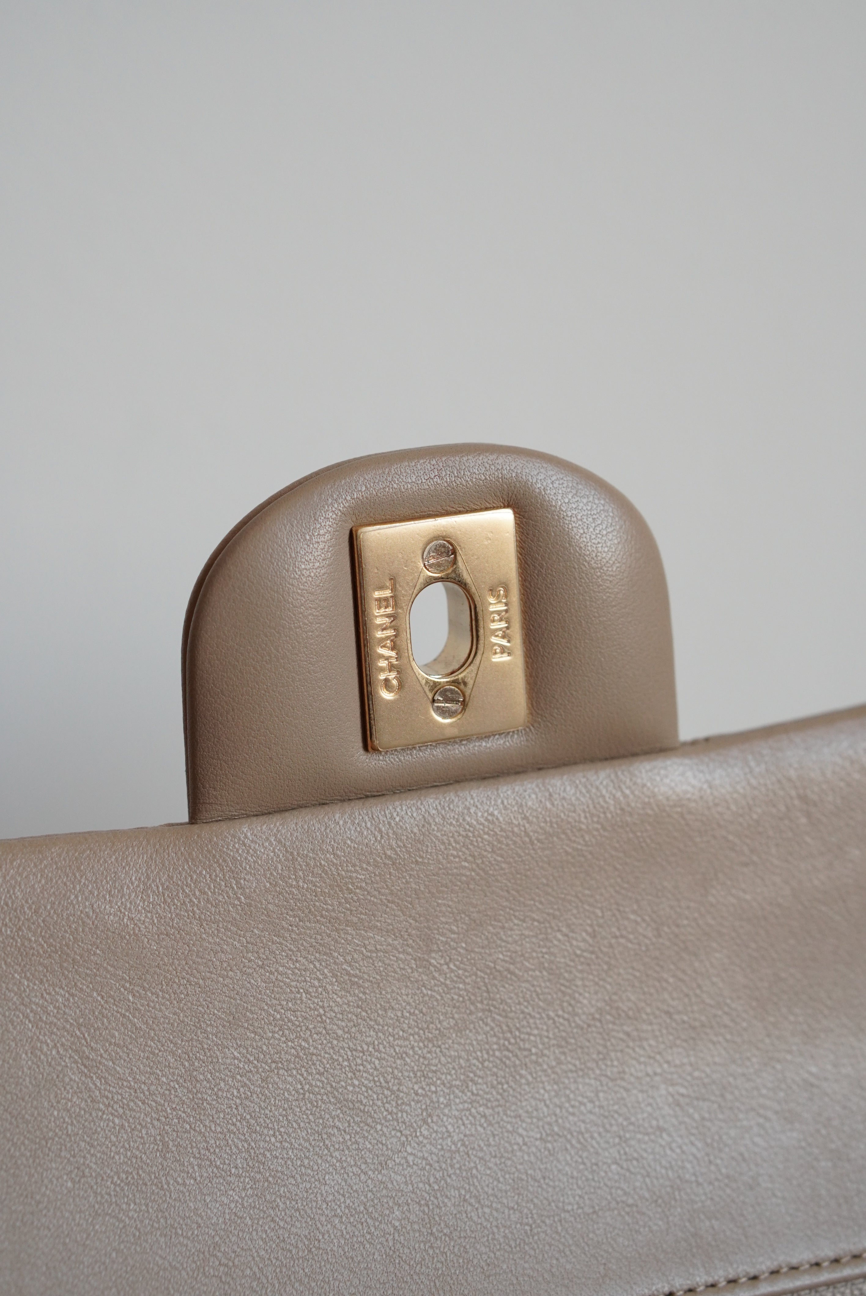 CHANEL CLASSIC MEDIUM DOUBLE FLAP | TAUPE