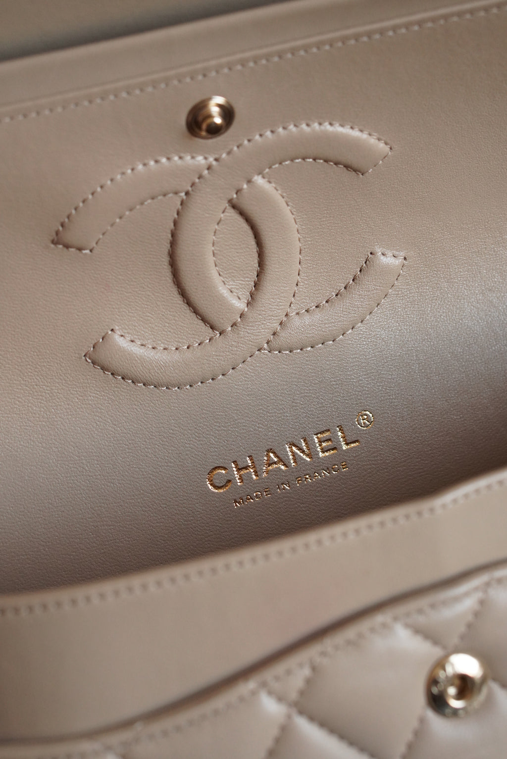CHANEL CLASSIC MEDIUM DOUBLE FLAP | TAUPE