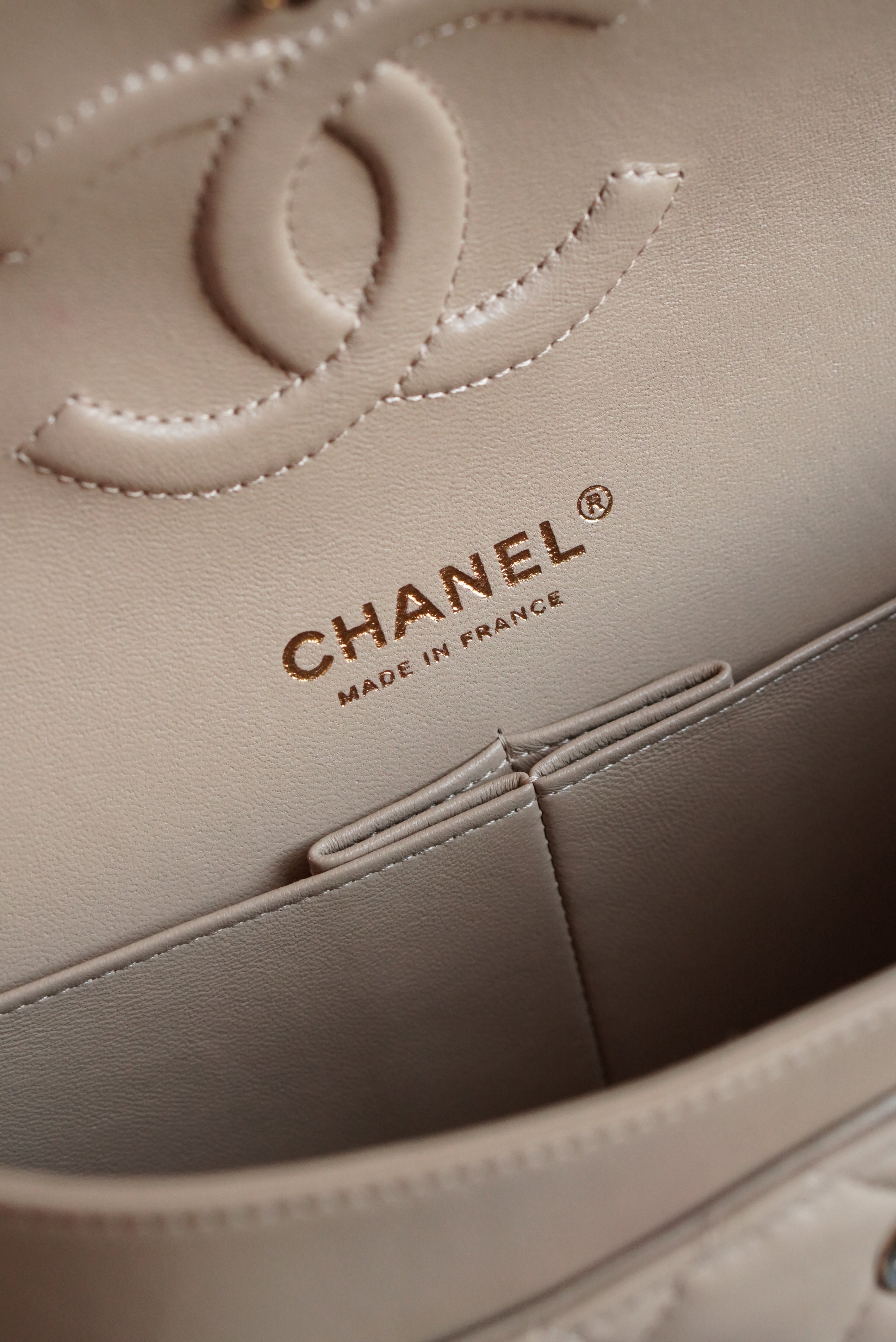 CHANEL CLASSIC MEDIUM DOUBLE FLAP | TAUPE