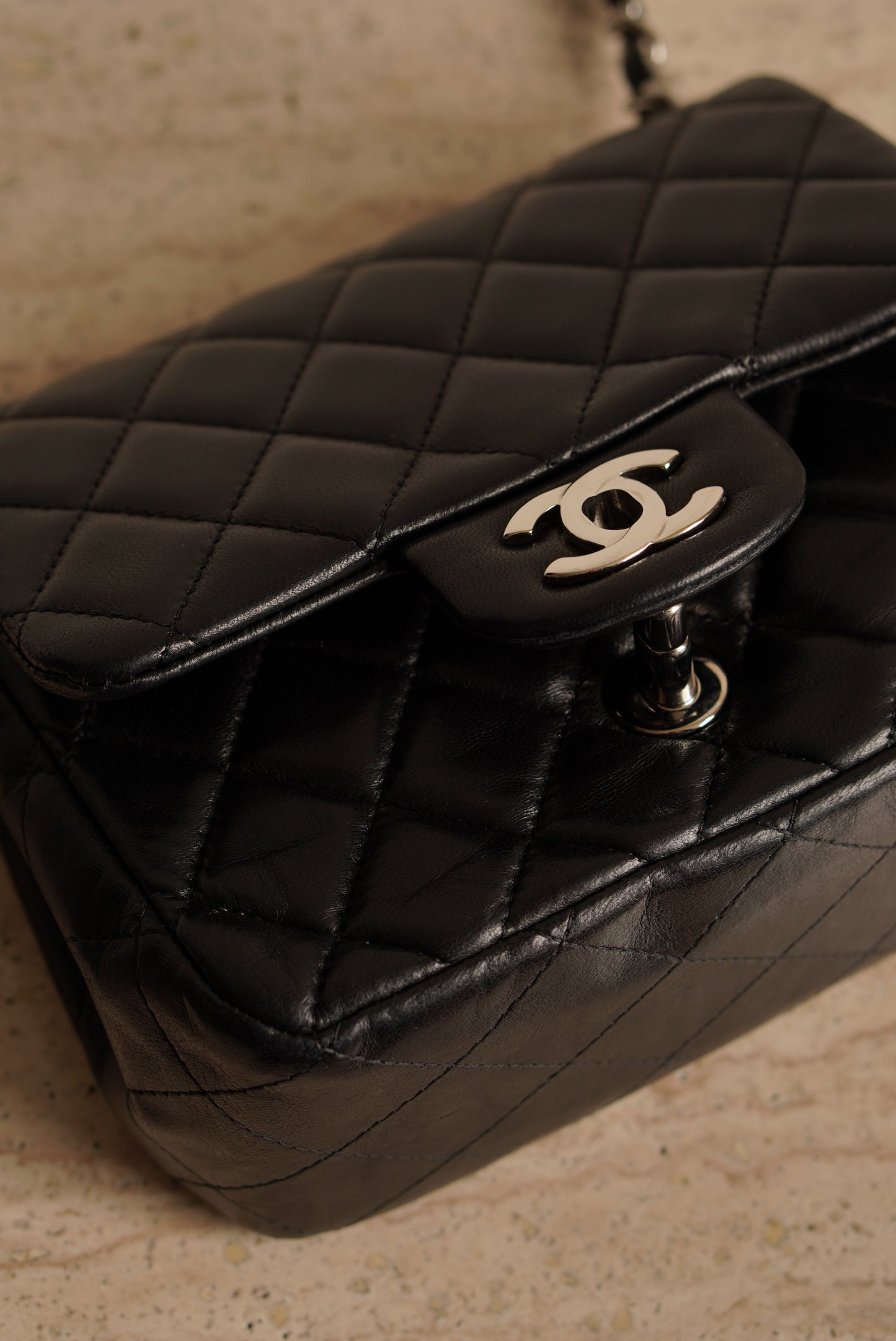 CHANEL CLASSIC MINI SQUARE | BLACK