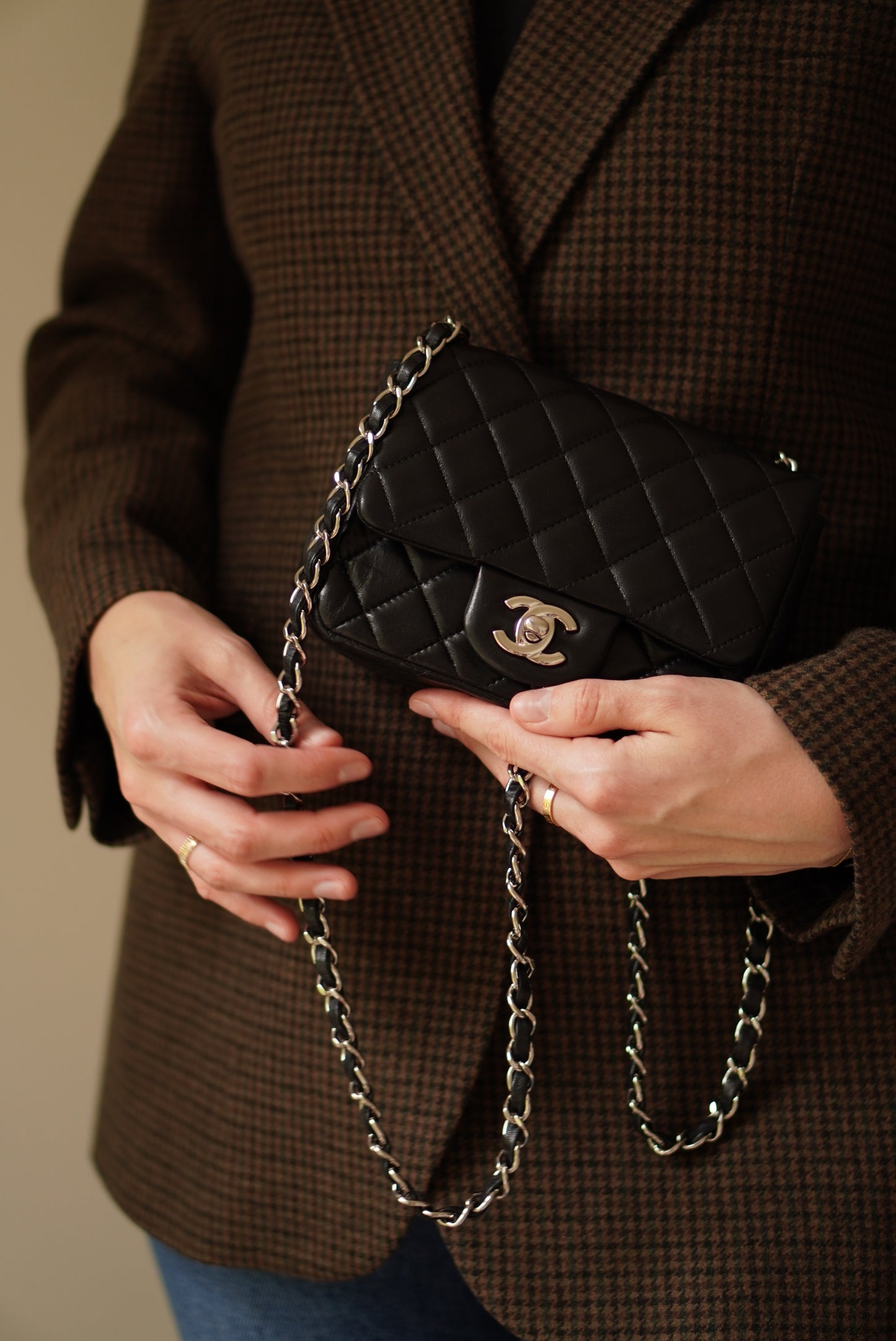 CHANEL CLASSIC MINI SQUARE | BLACK