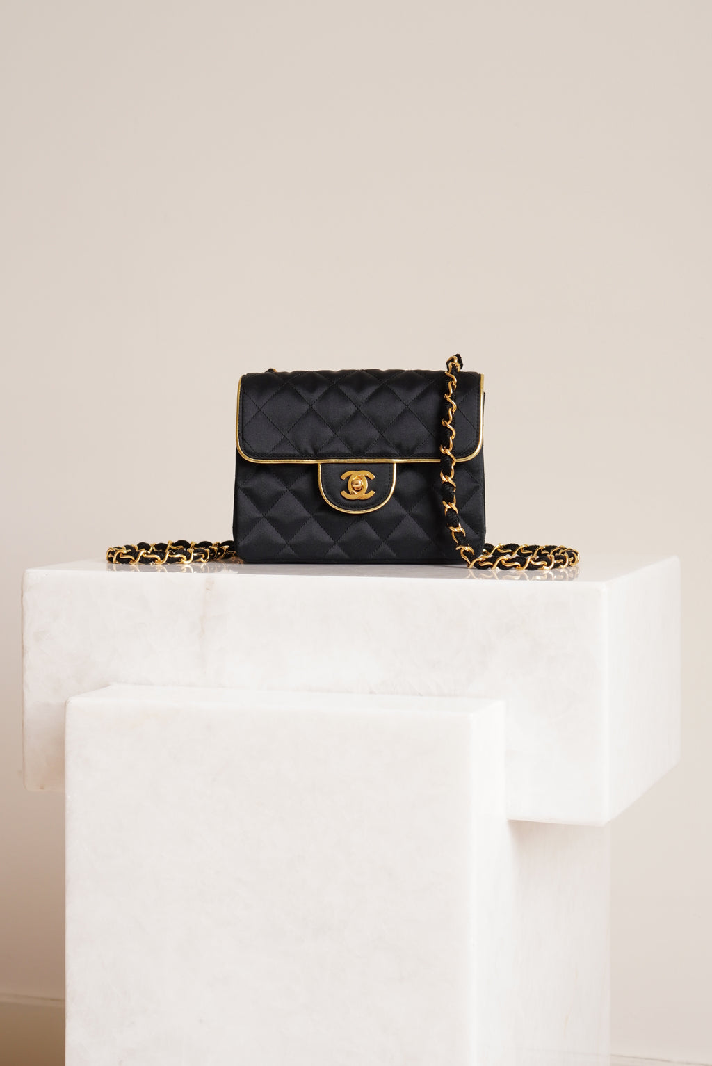 CHANEL CLASSIC MINI SQUARE | BLACK
