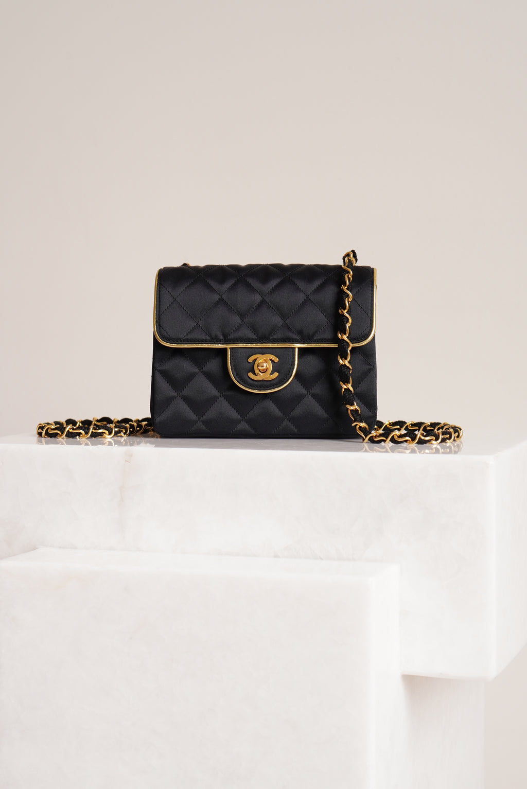 CHANEL CLASSIC MINI SQUARE | BLACK