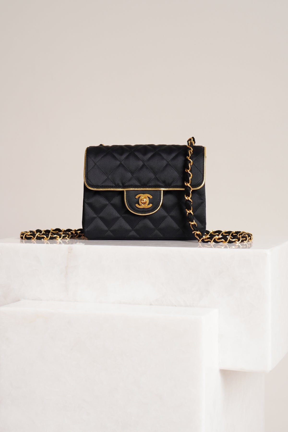 CHANEL CLASSIC MINI SQUARE | BLACK