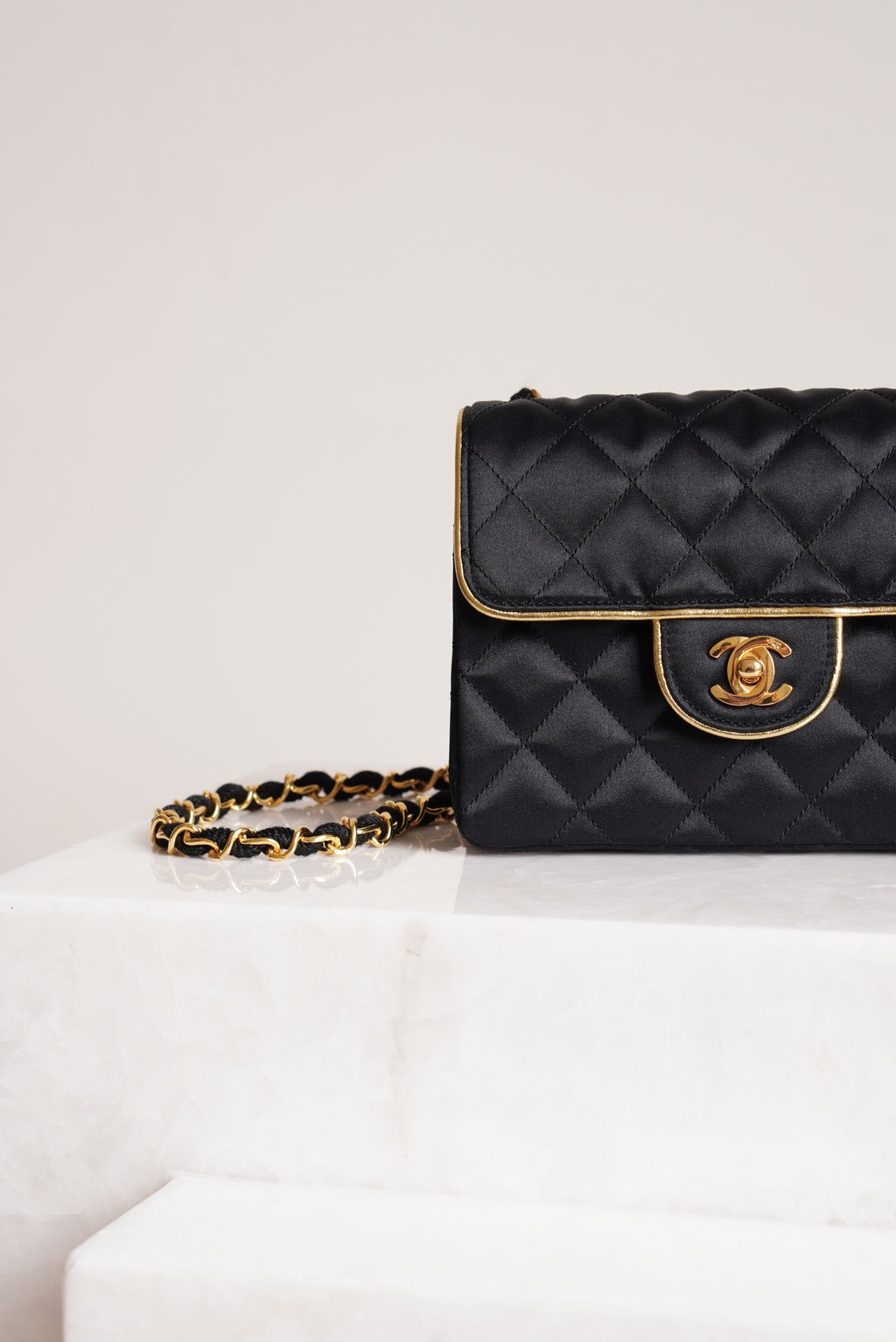 CHANEL CLASSIC MINI SQUARE | BLACK