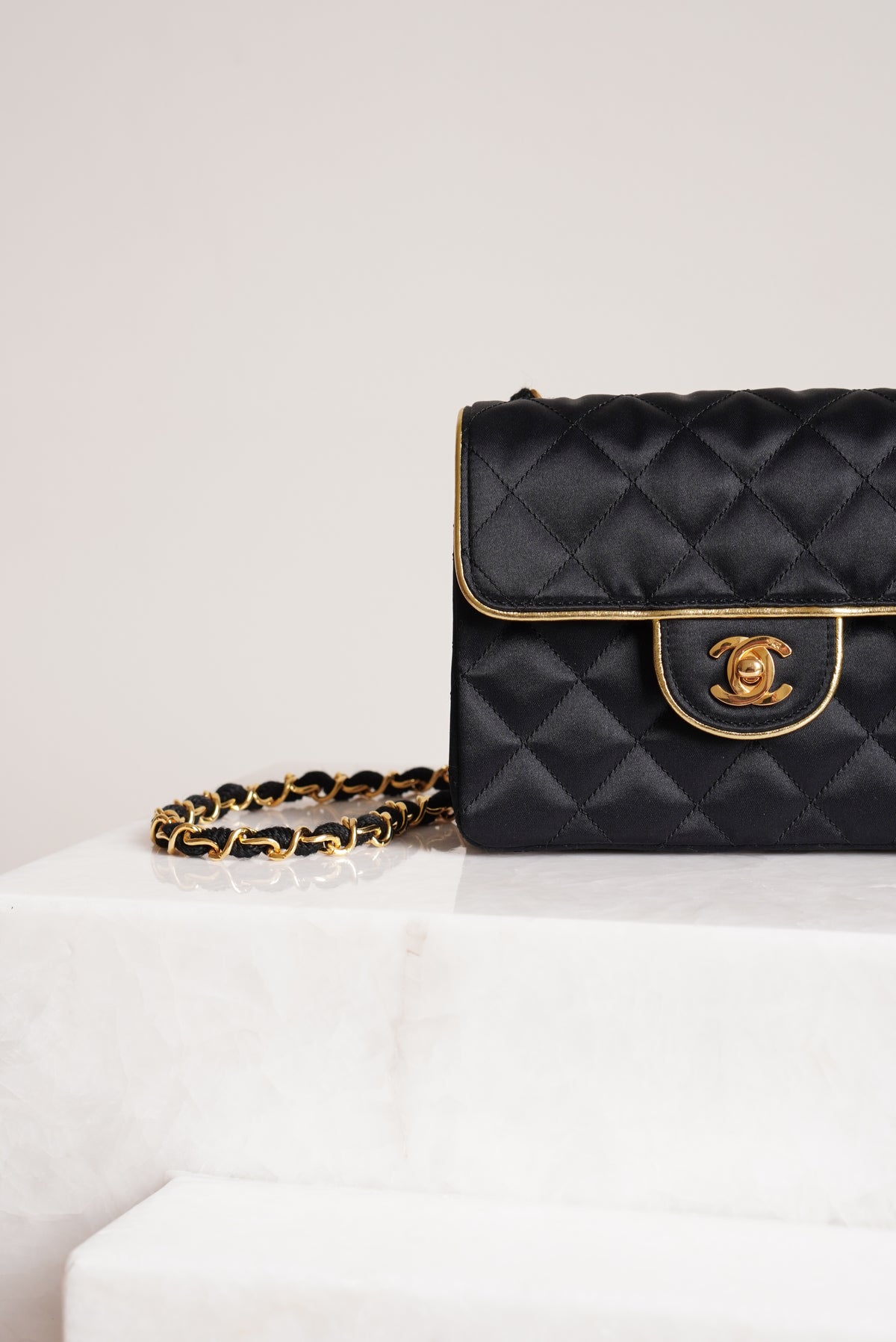 CHANEL CLASSIC MINI SQUARE | BLACK