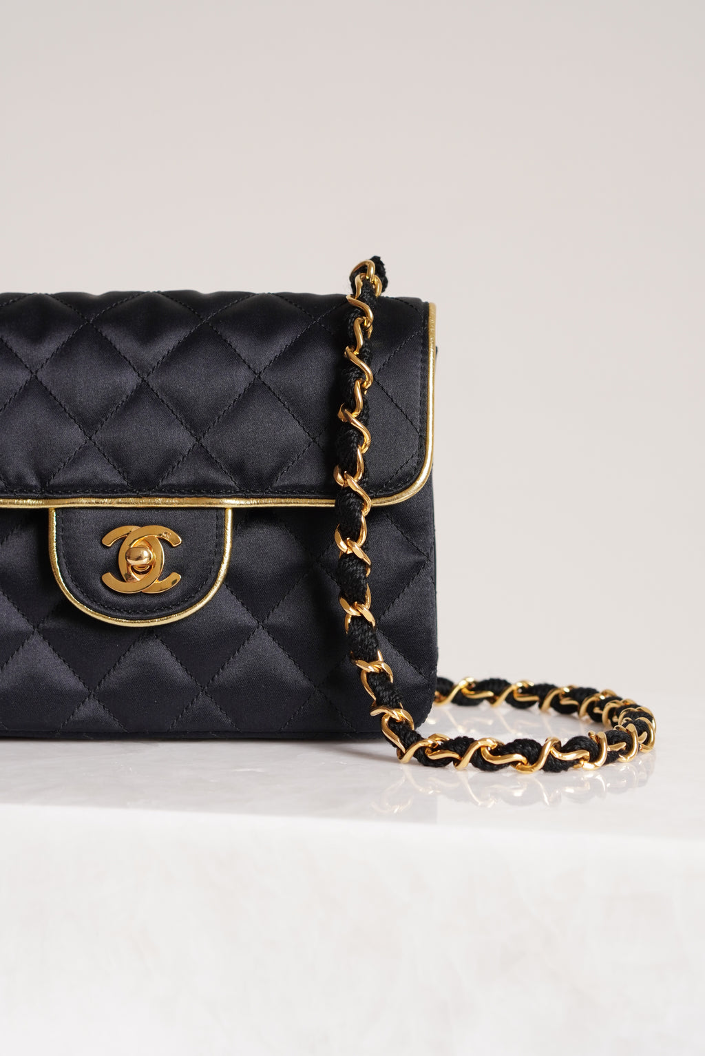 CHANEL CLASSIC MINI SQUARE | BLACK