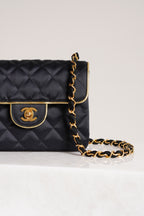 CHANEL CLASSIC MINI SQUARE | BLACK