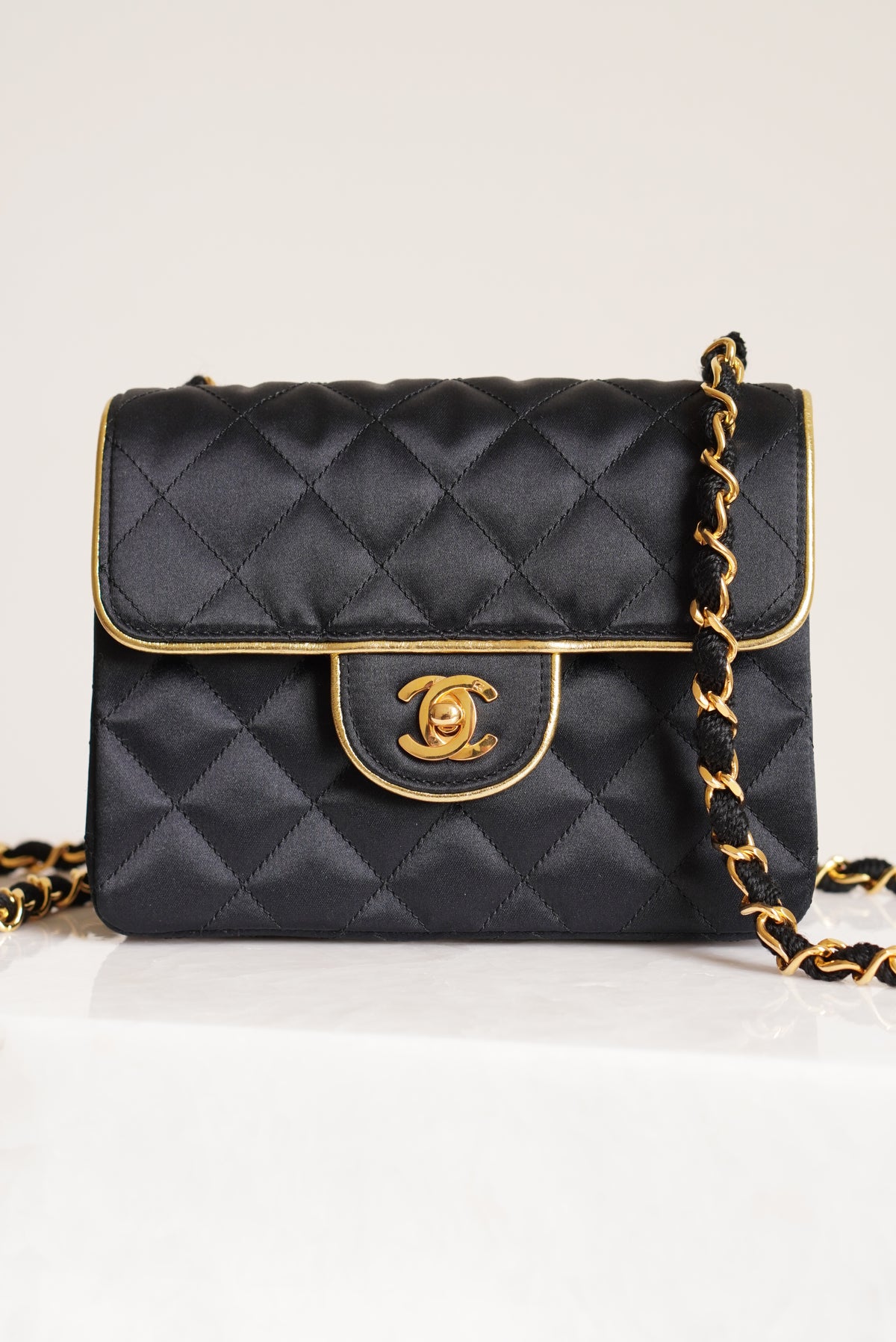 CHANEL CLASSIC MINI SQUARE | BLACK