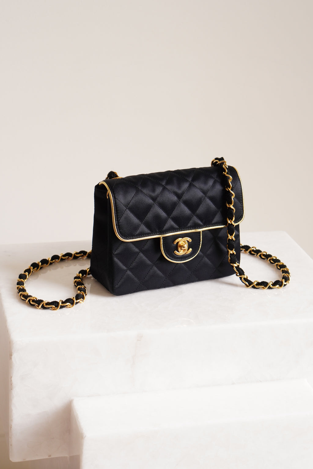 CHANEL CLASSIC MINI SQUARE | BLACK