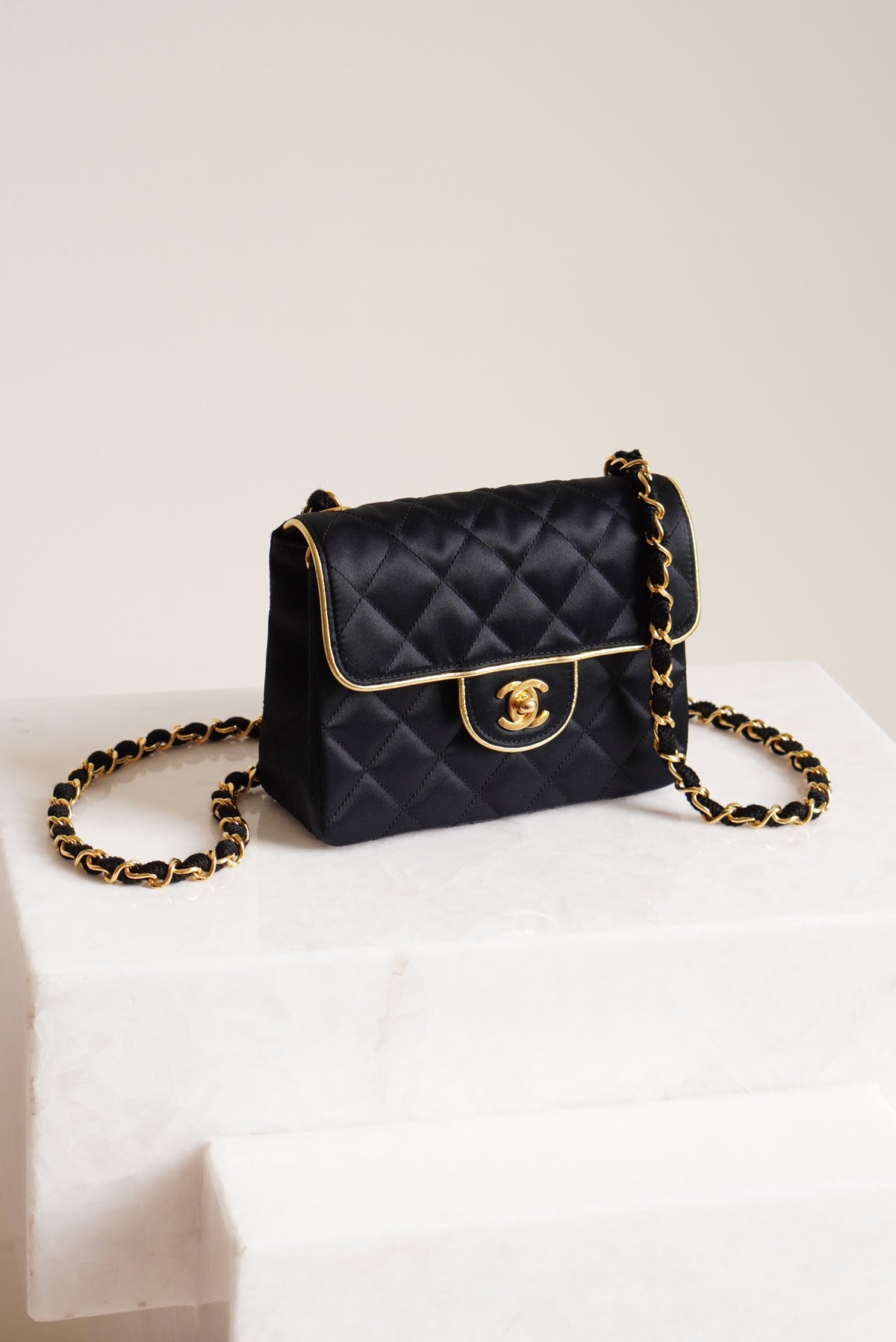CHANEL CLASSIC MINI SQUARE | BLACK