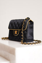 CHANEL CLASSIC MINI SQUARE | BLACK