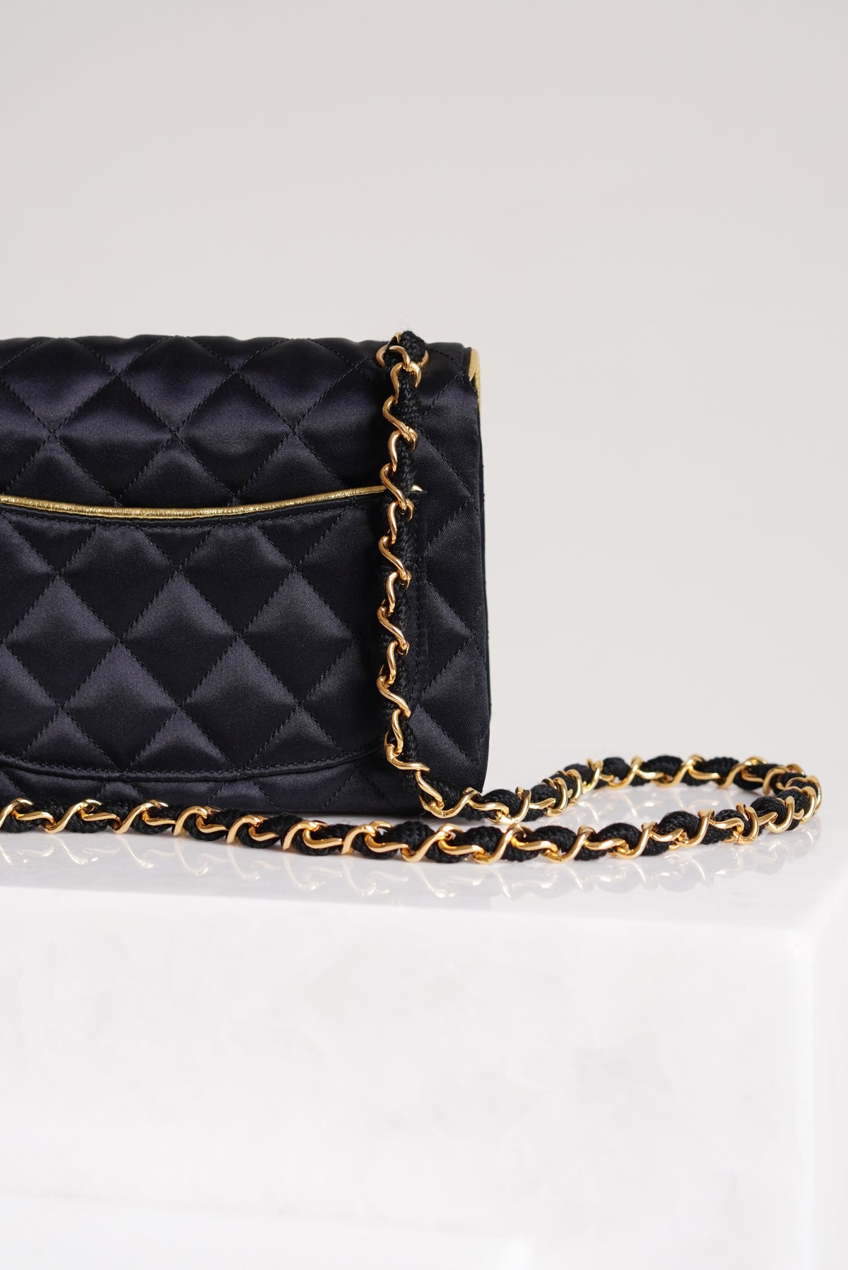 CHANEL CLASSIC MINI SQUARE | BLACK