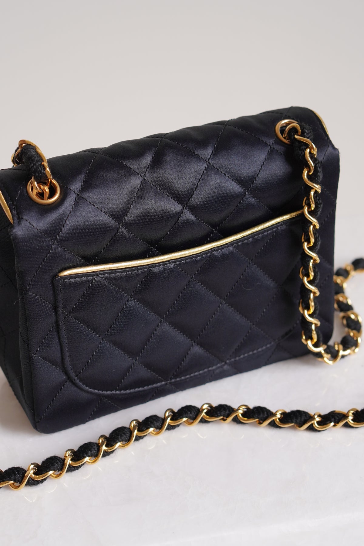 CHANEL CLASSIC MINI SQUARE | BLACK