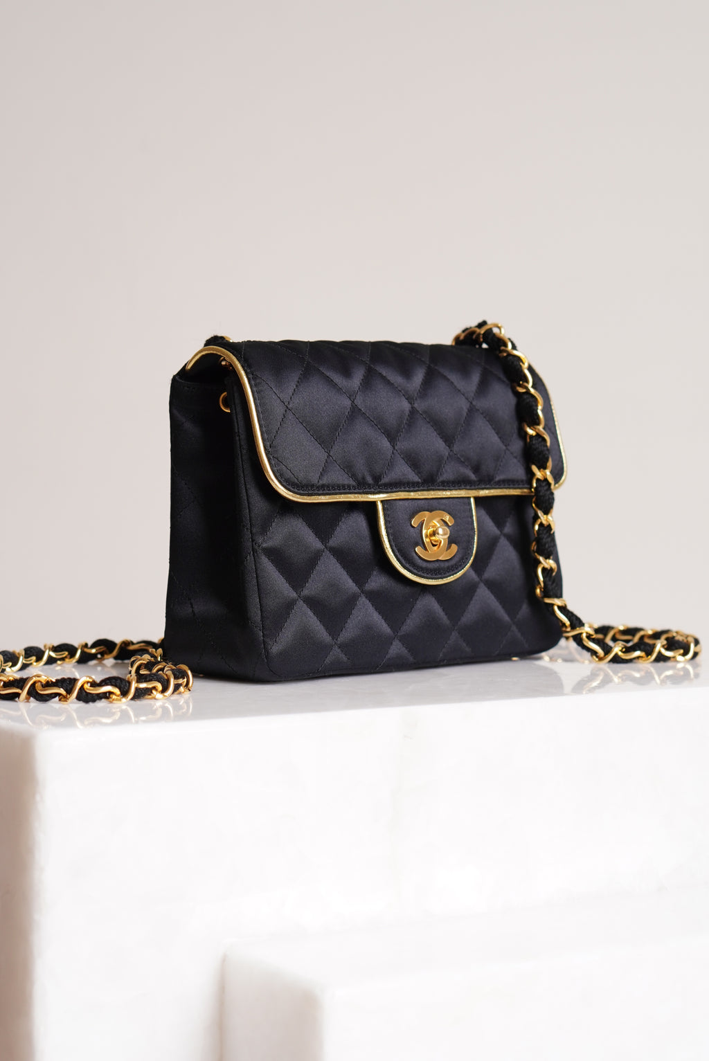 CHANEL CLASSIC MINI SQUARE | BLACK