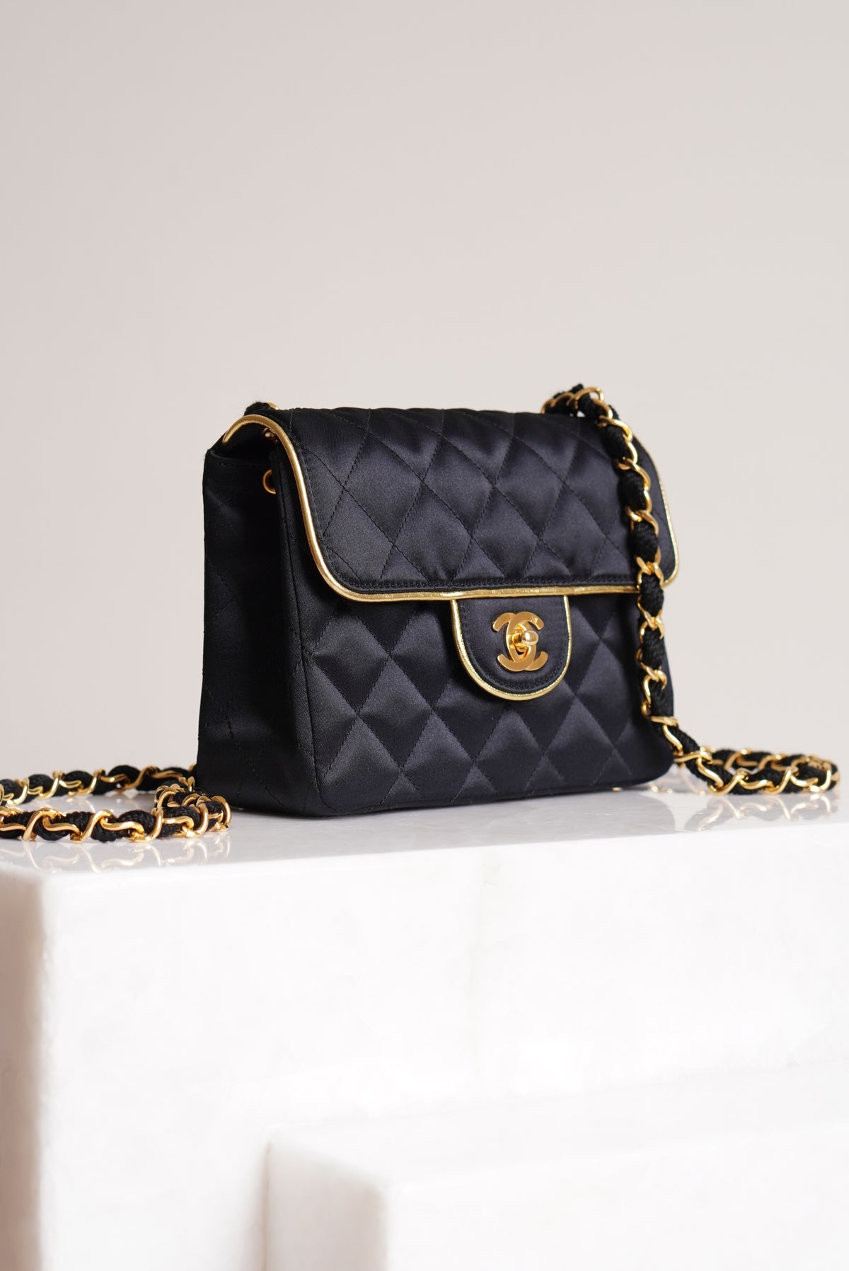 CHANEL CLASSIC MINI SQUARE | BLACK