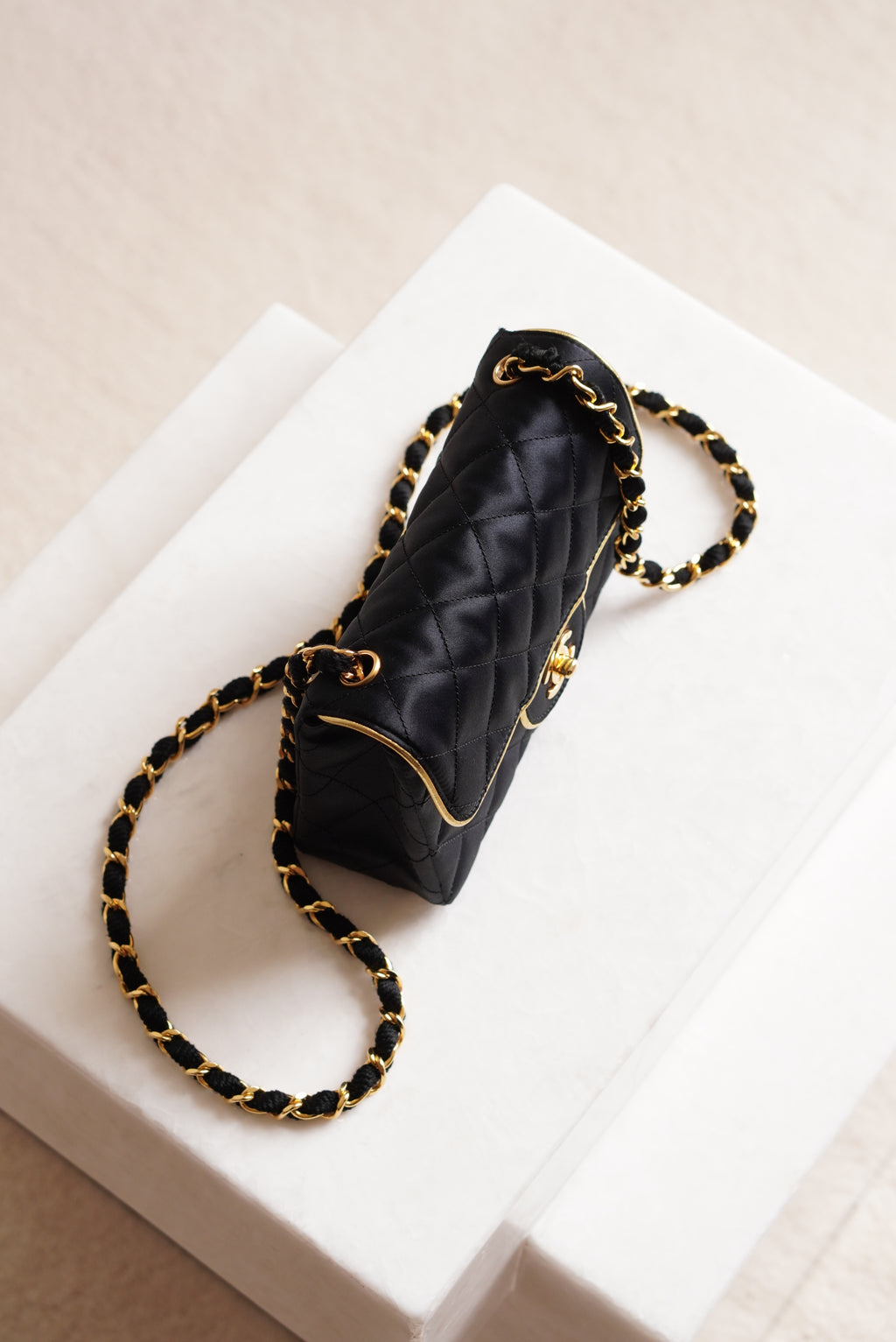 CHANEL CLASSIC MINI SQUARE | BLACK
