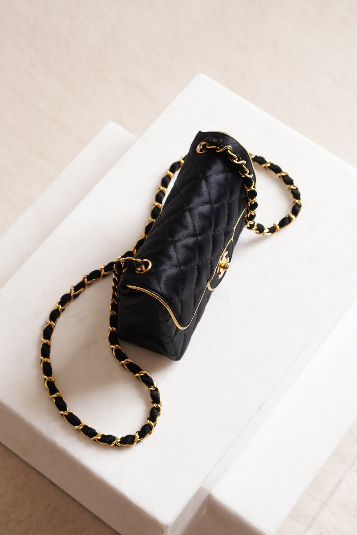 CHANEL CLASSIC MINI SQUARE | BLACK