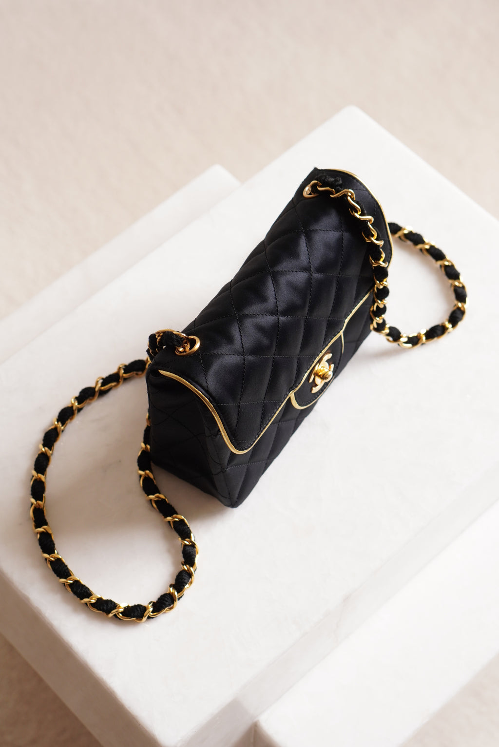 CHANEL CLASSIC MINI SQUARE | BLACK