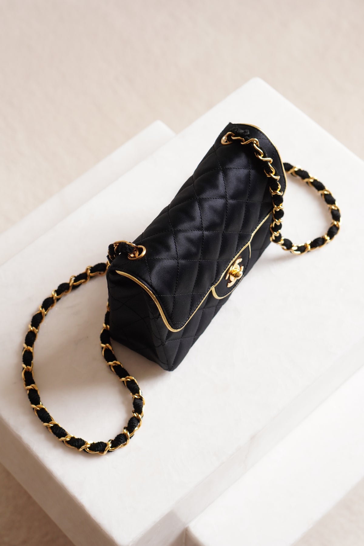 CHANEL CLASSIC MINI SQUARE | BLACK