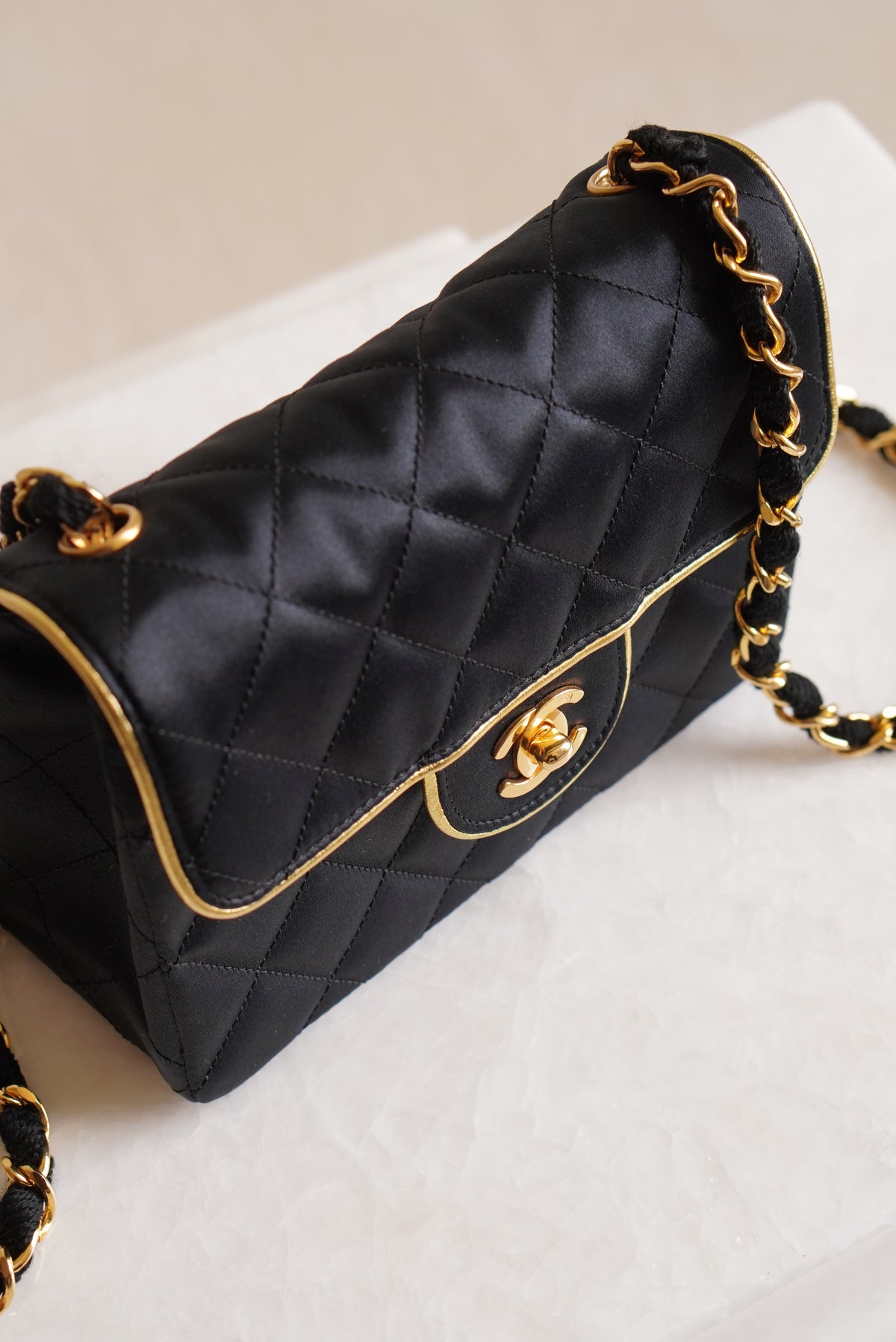 CHANEL CLASSIC MINI SQUARE | BLACK