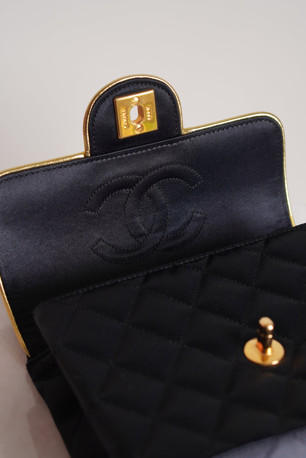 CHANEL CLASSIC MINI SQUARE | BLACK