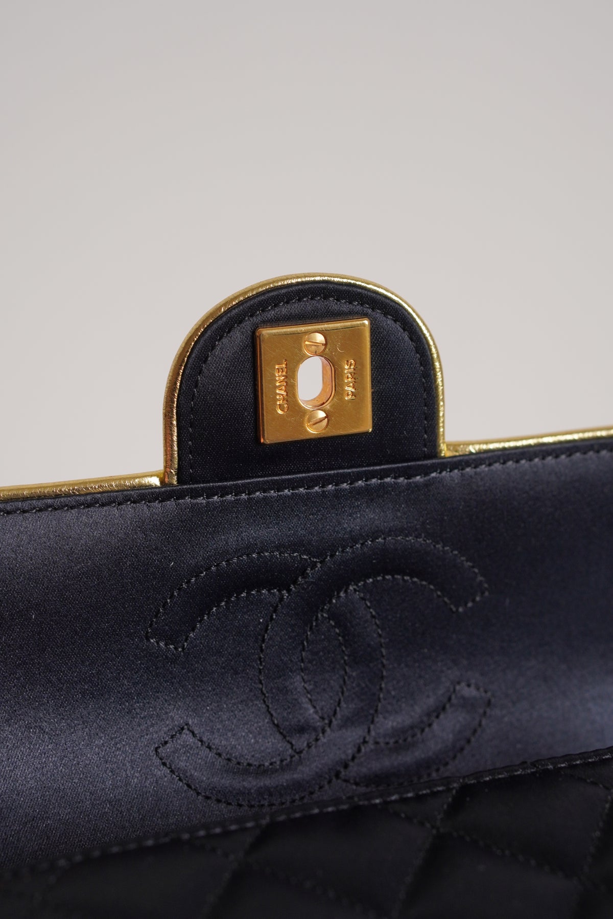 CHANEL CLASSIC MINI SQUARE | BLACK