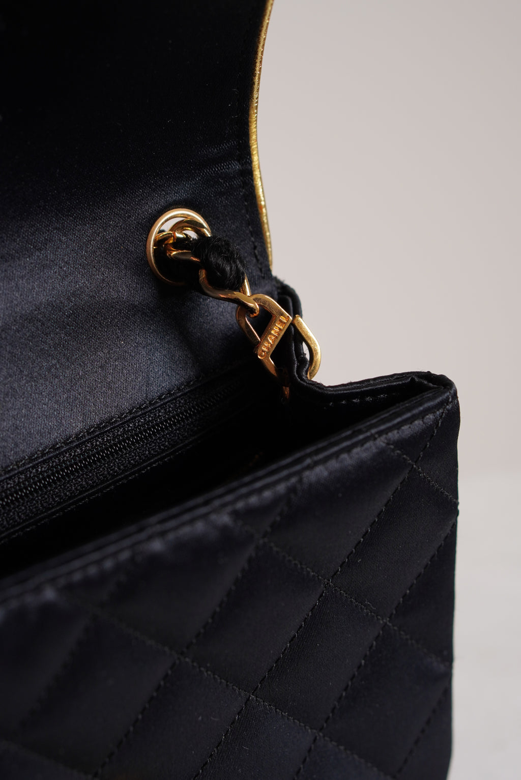 CHANEL CLASSIC MINI SQUARE | BLACK