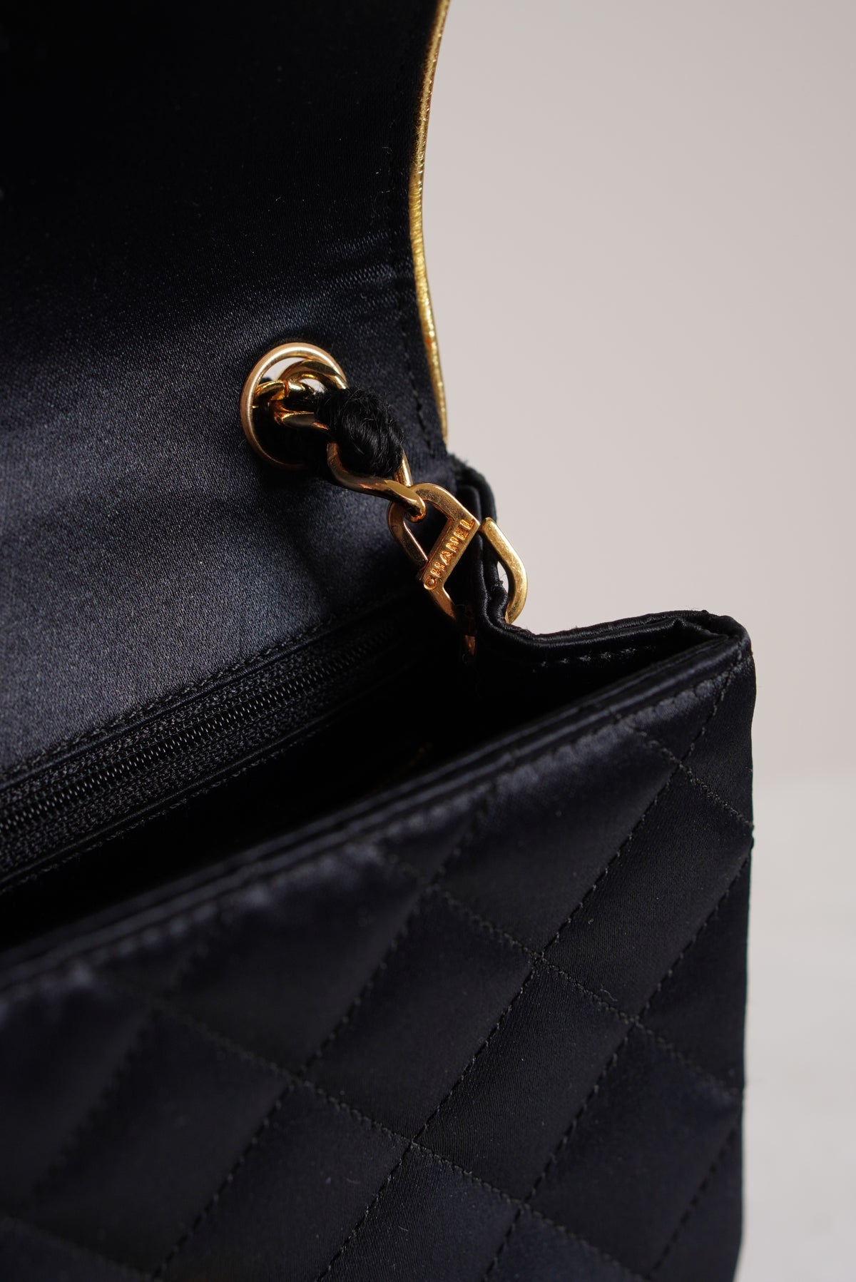 CHANEL CLASSIC MINI SQUARE | BLACK