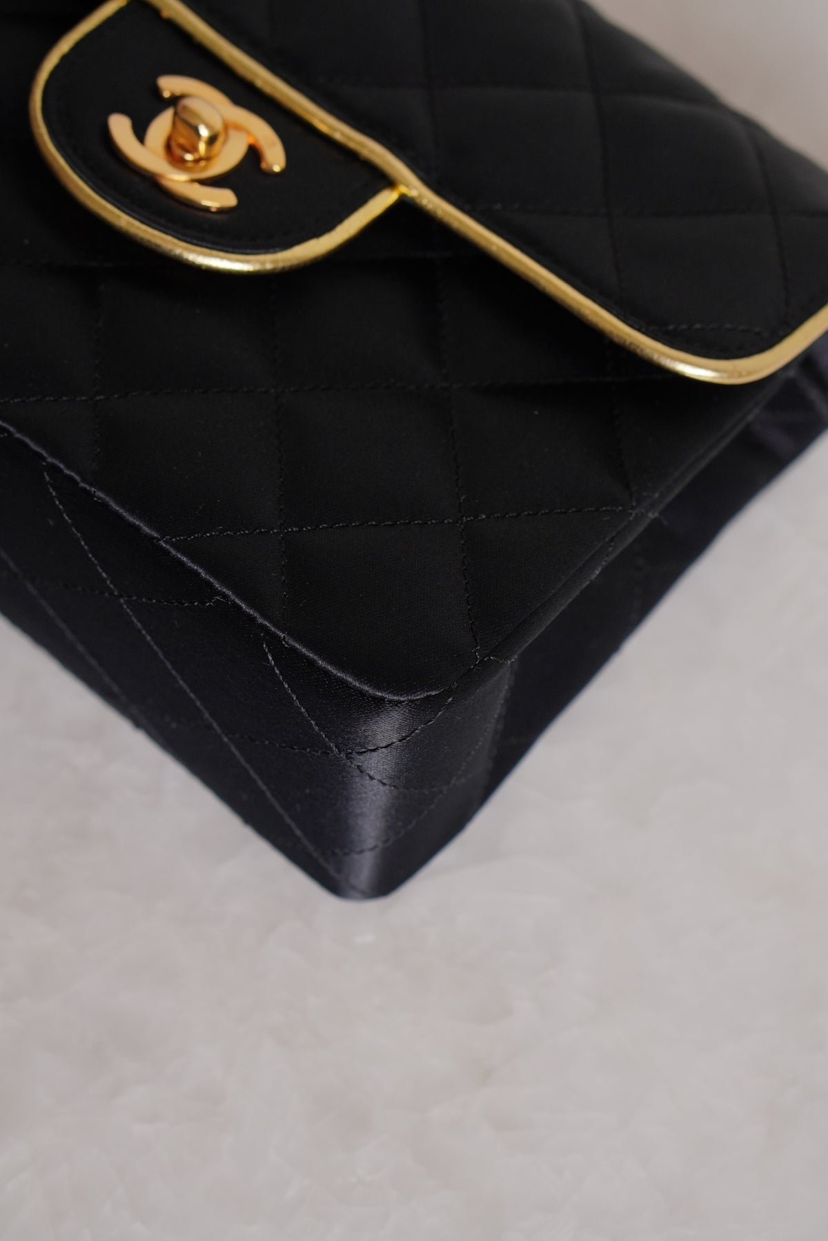CHANEL CLASSIC MINI SQUARE | BLACK